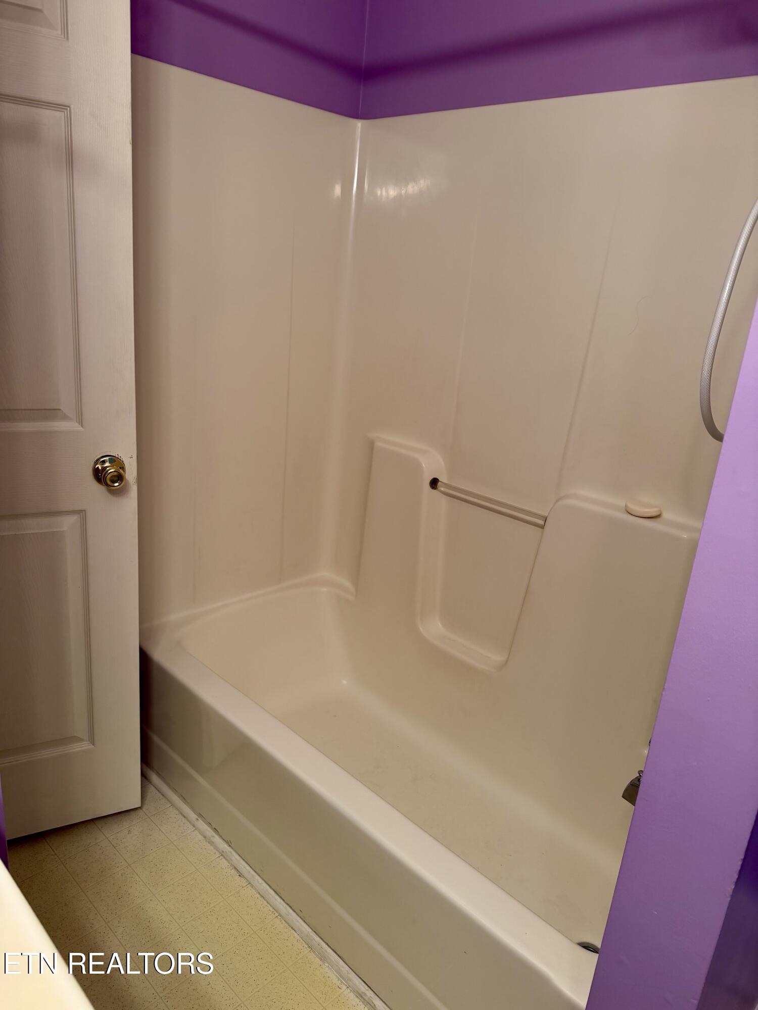 8946 Heathercrest Drive Powell TN 37849
