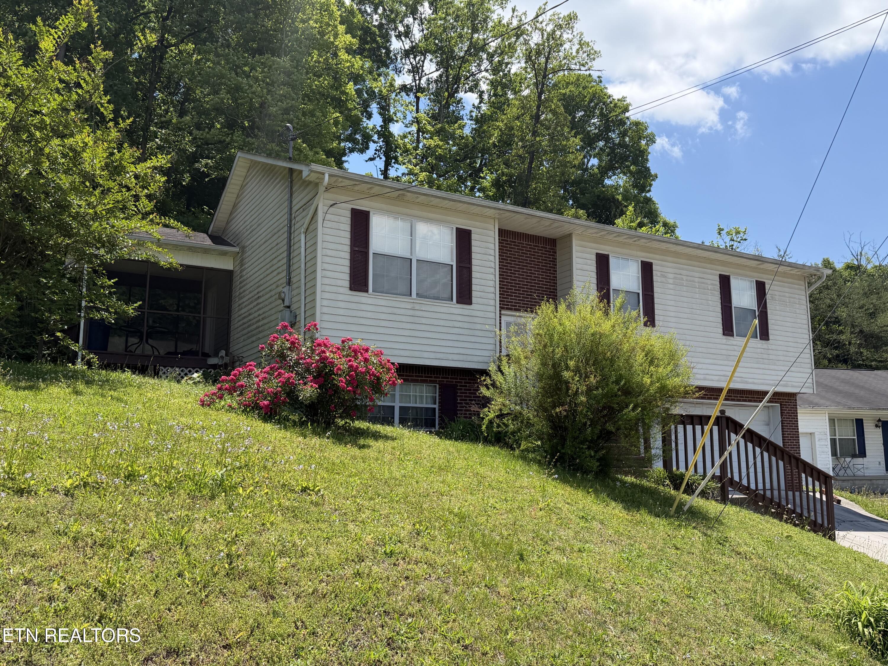 8946 Heathercrest Drive Powell TN 37849