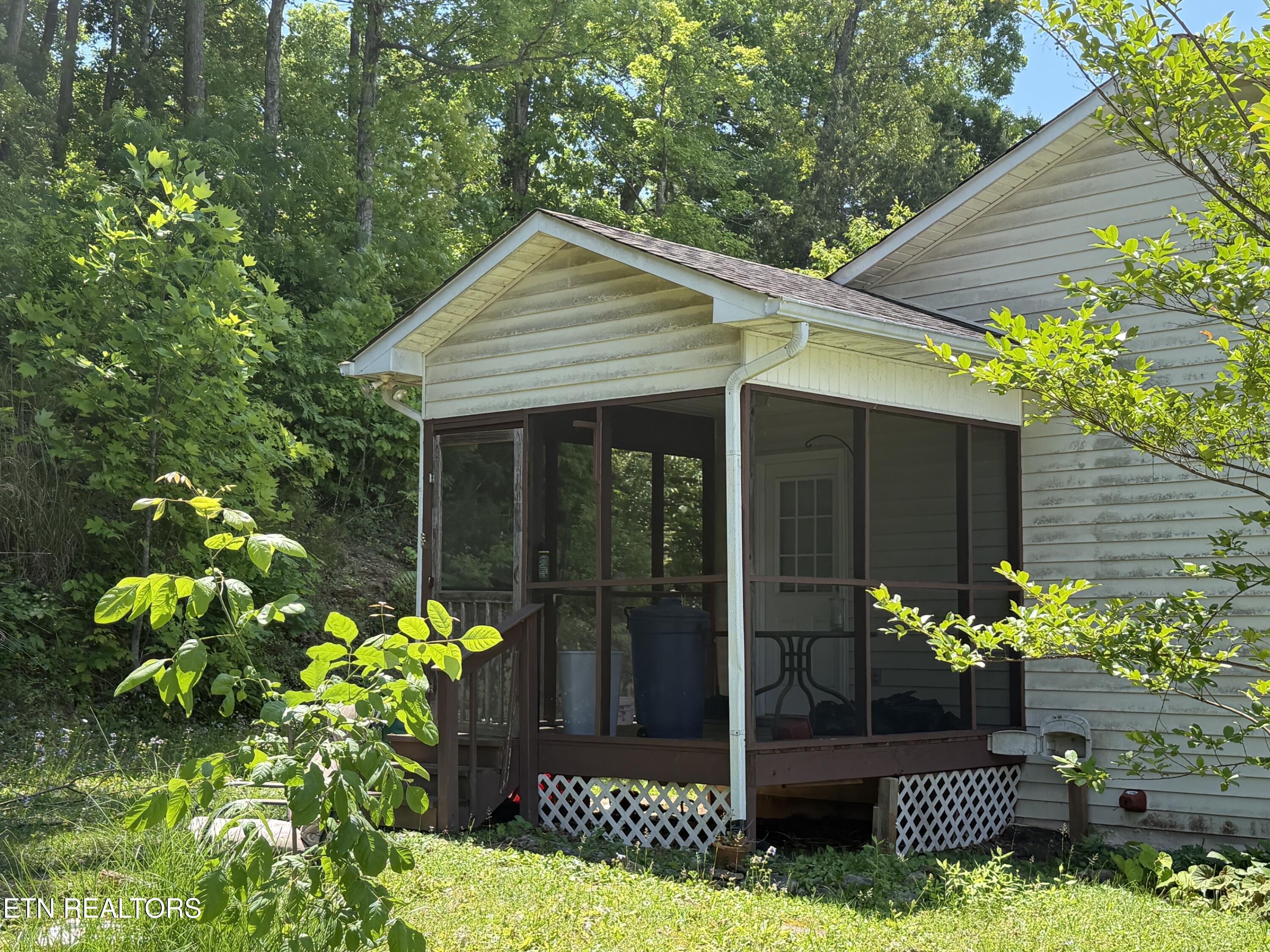 8946 Heathercrest Drive Powell TN 37849