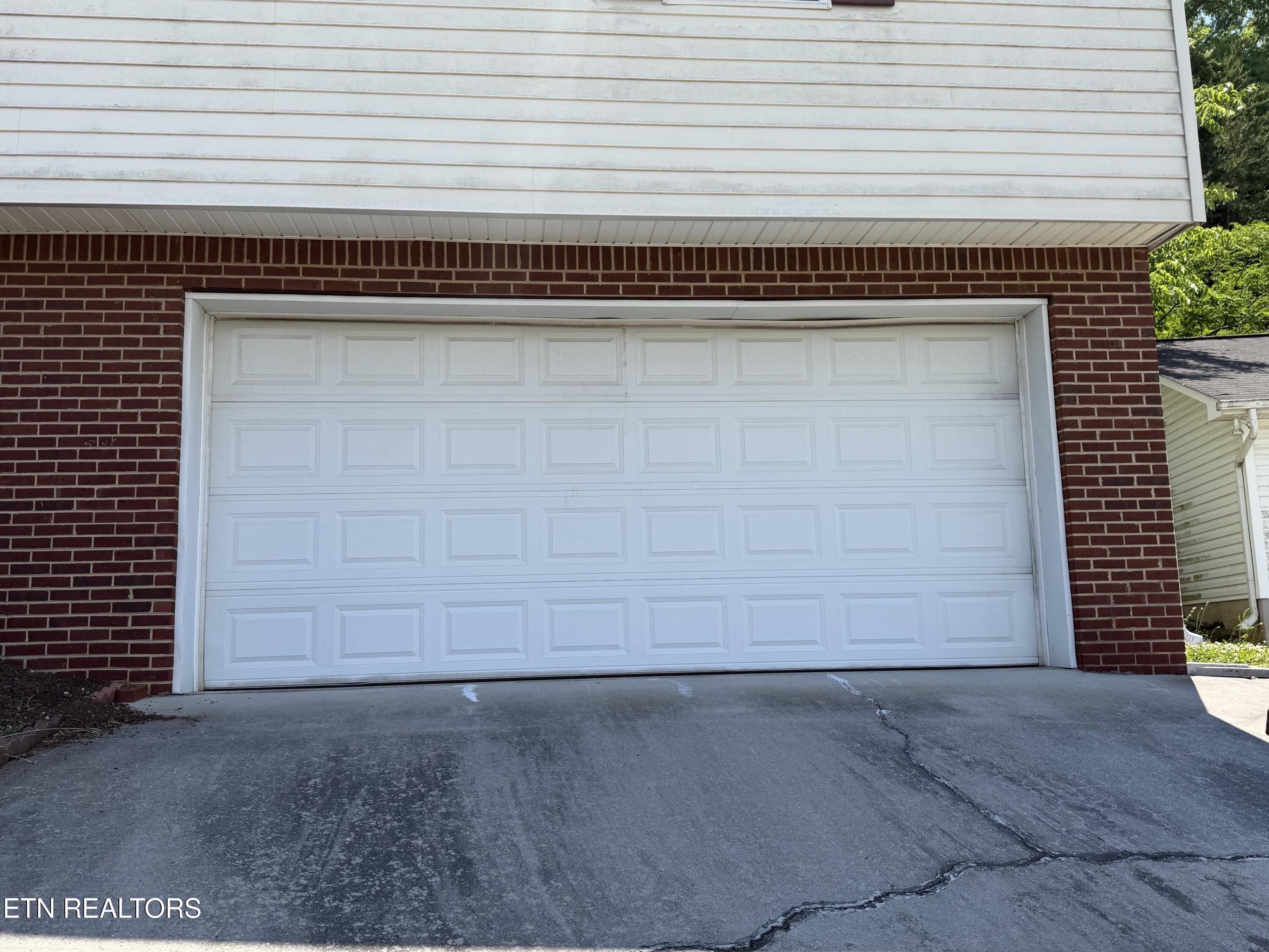 8946 Heathercrest Drive Powell TN 37849