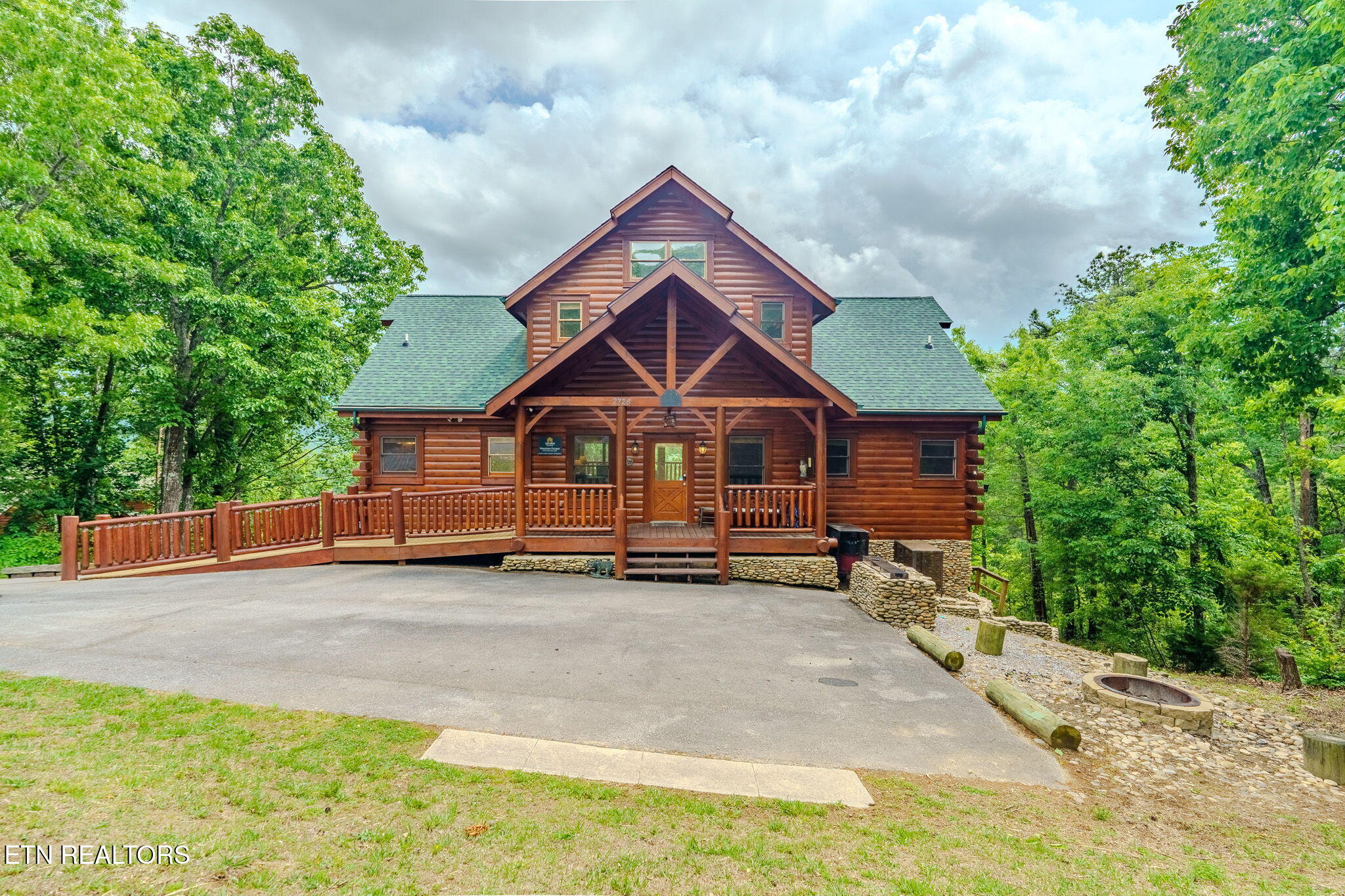 2724 Cats Paw Lane Sevierville TN 37862