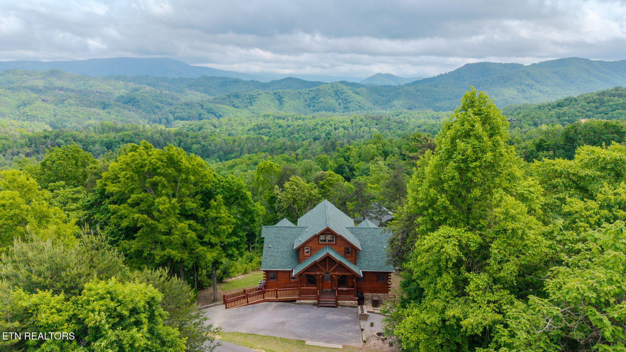 2724 Cats Paw Lane Sevierville TN 37862