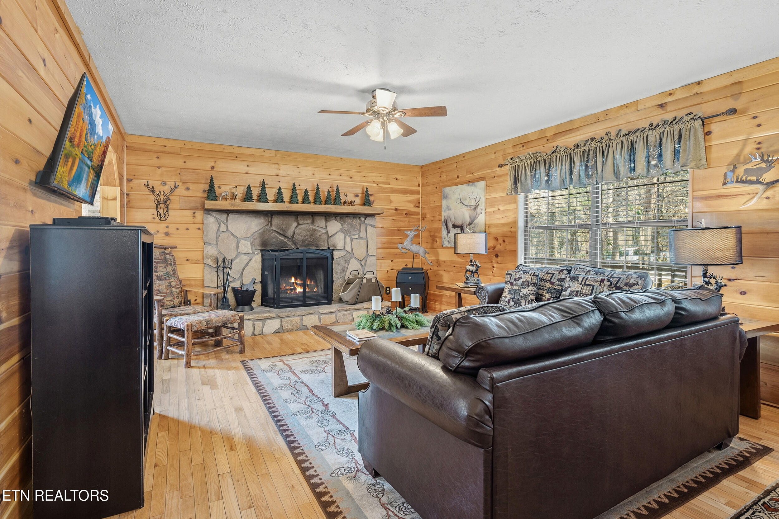 1944 Anderson Way Sevierville TN 37876