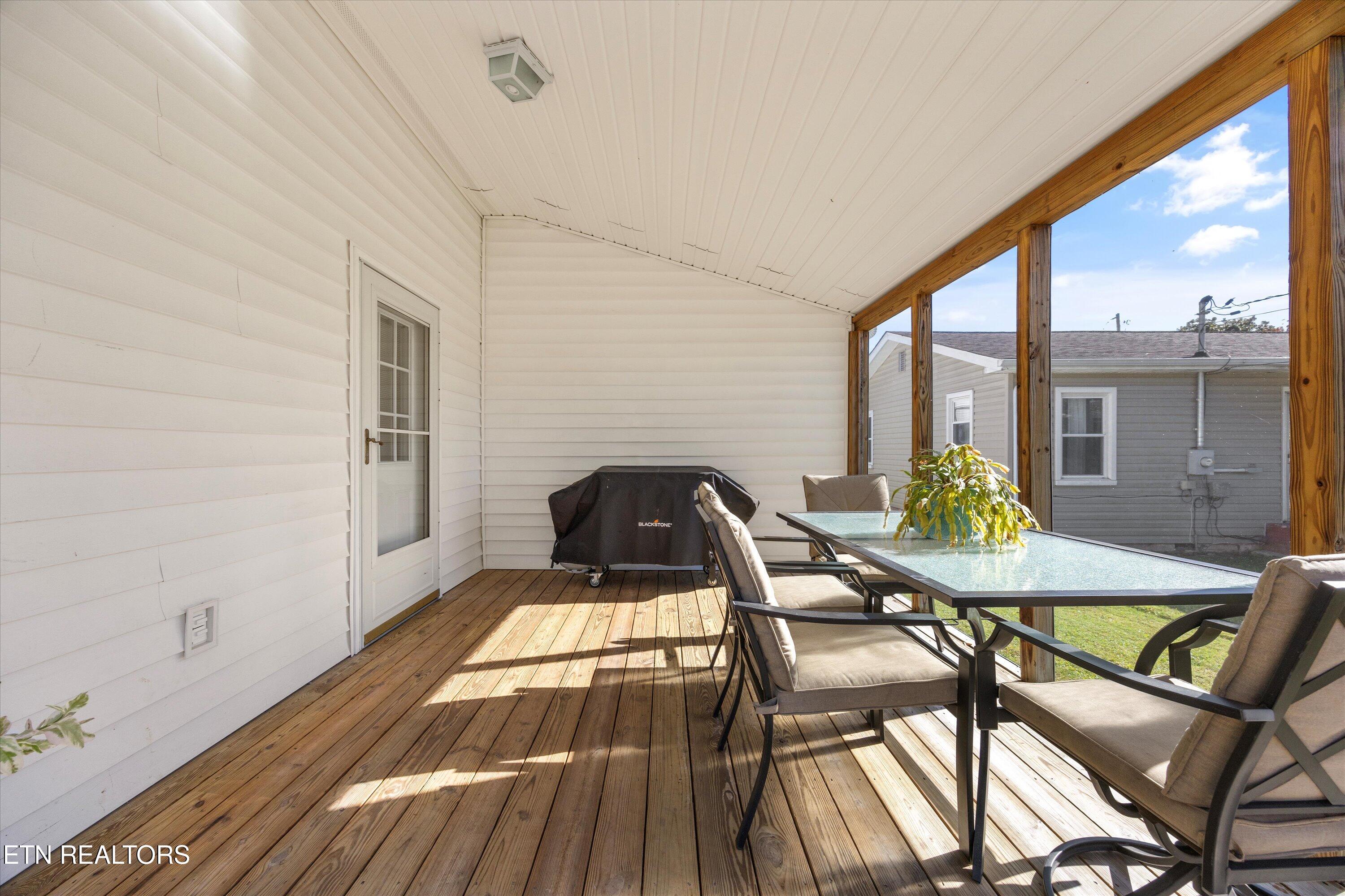 803 Bell Avenue Lenoir City TN 37771