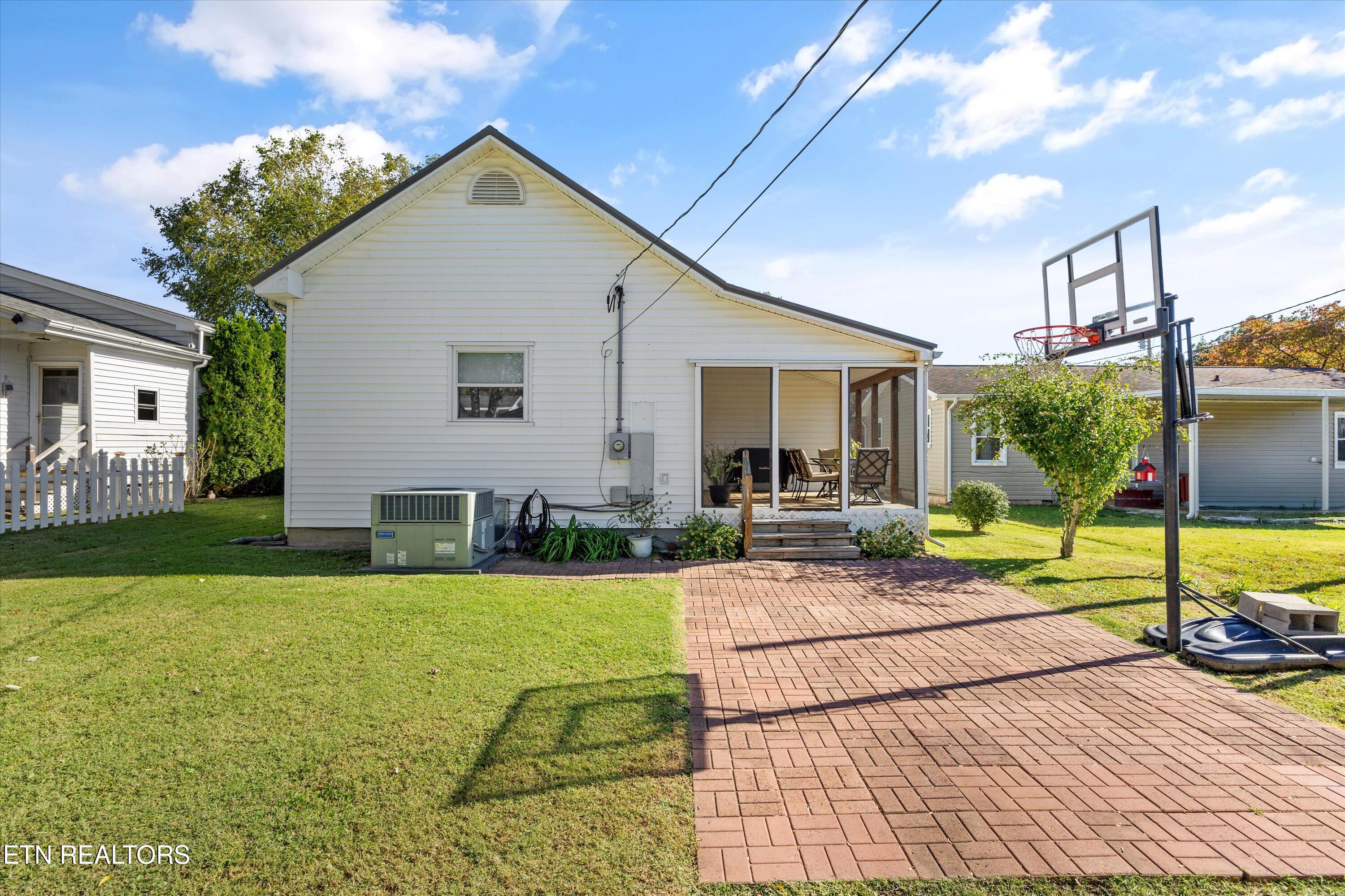 803 Bell Avenue Lenoir City TN 37771