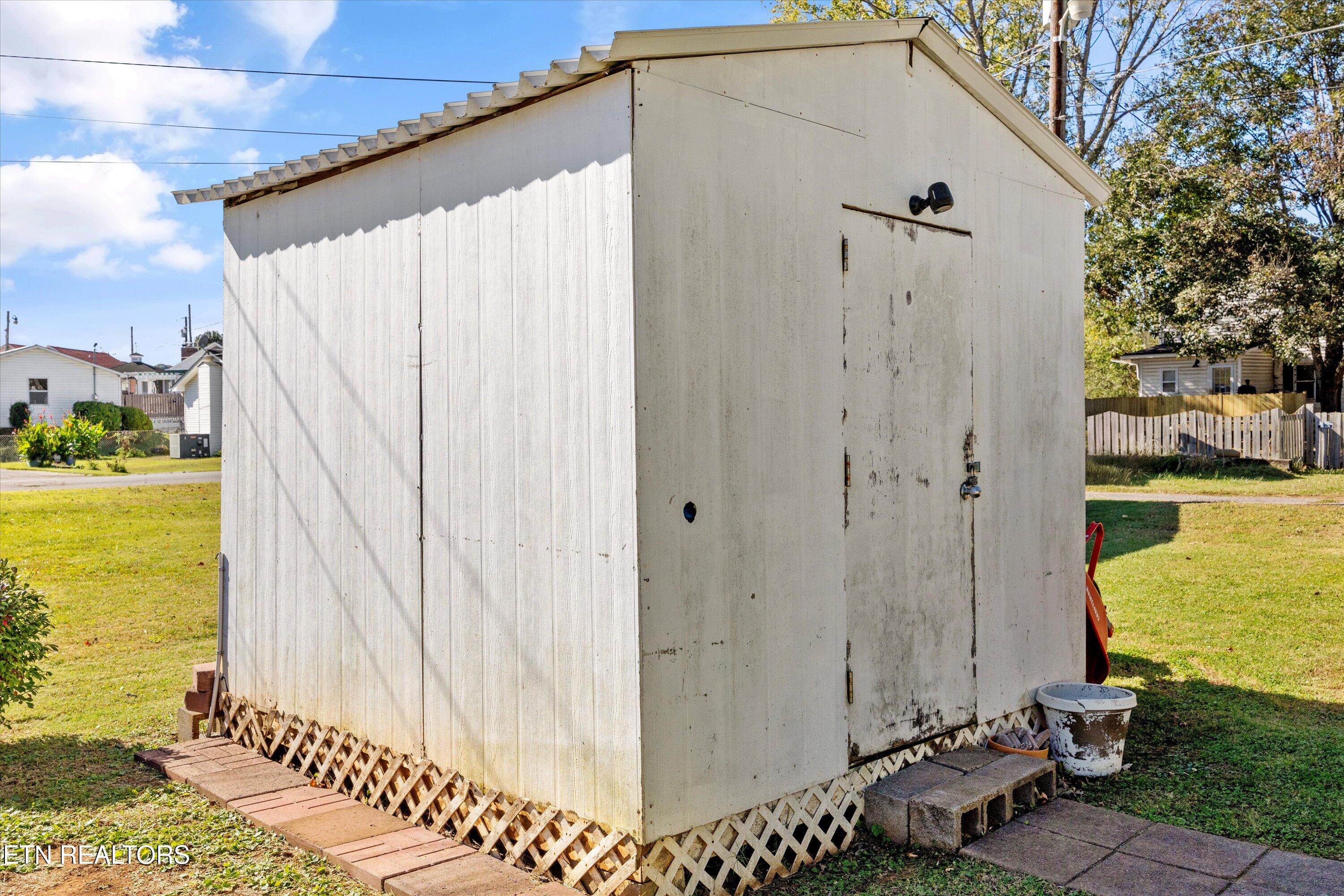 803 Bell Avenue Lenoir City TN 37771