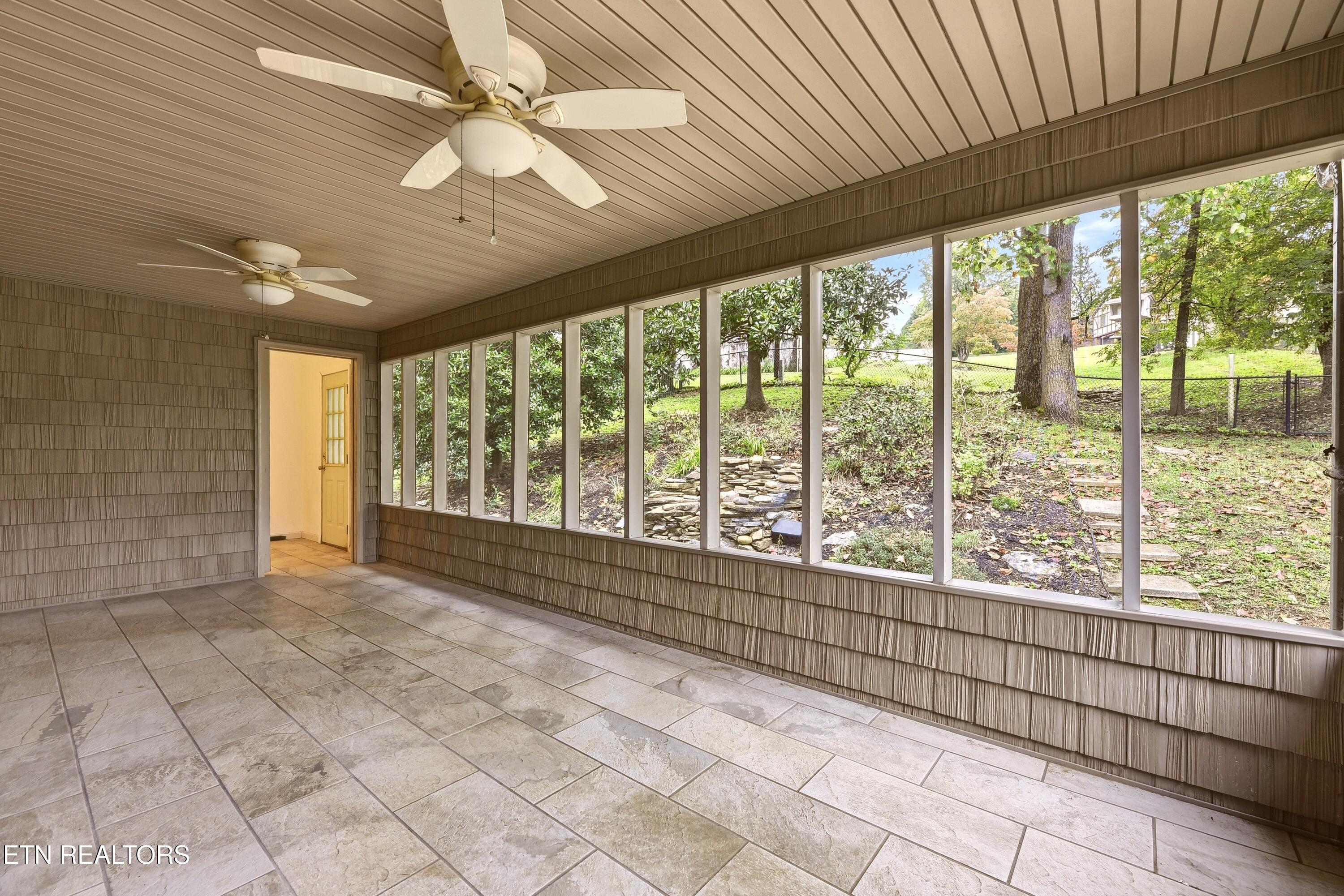 618 Woodland Drive Clinton TN 37716