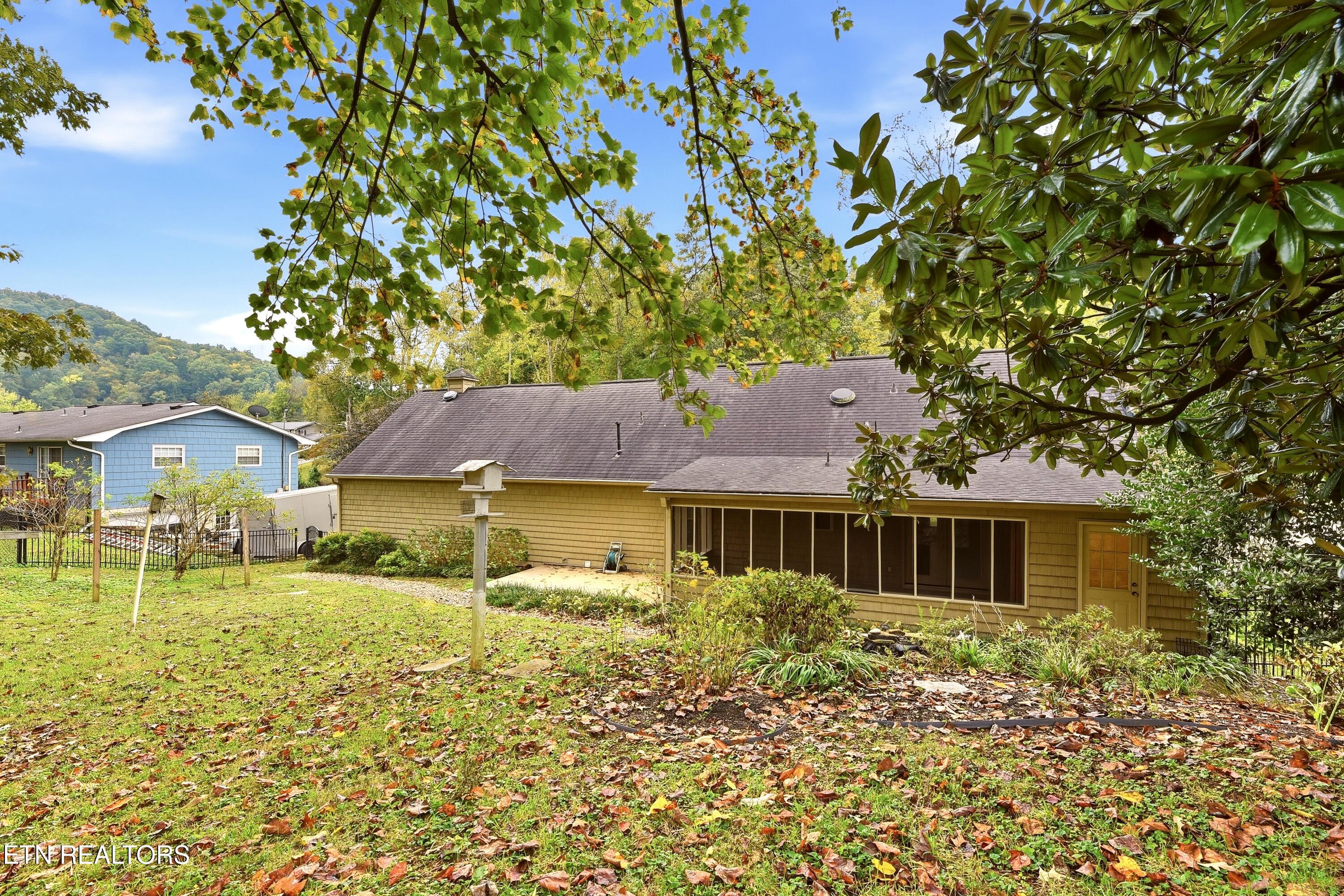 618 Woodland Drive Clinton TN 37716