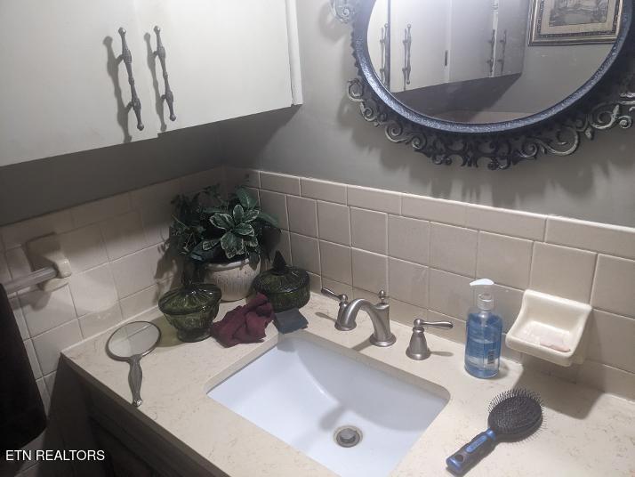604 E Virginia Avenue Lafollette TN 37766