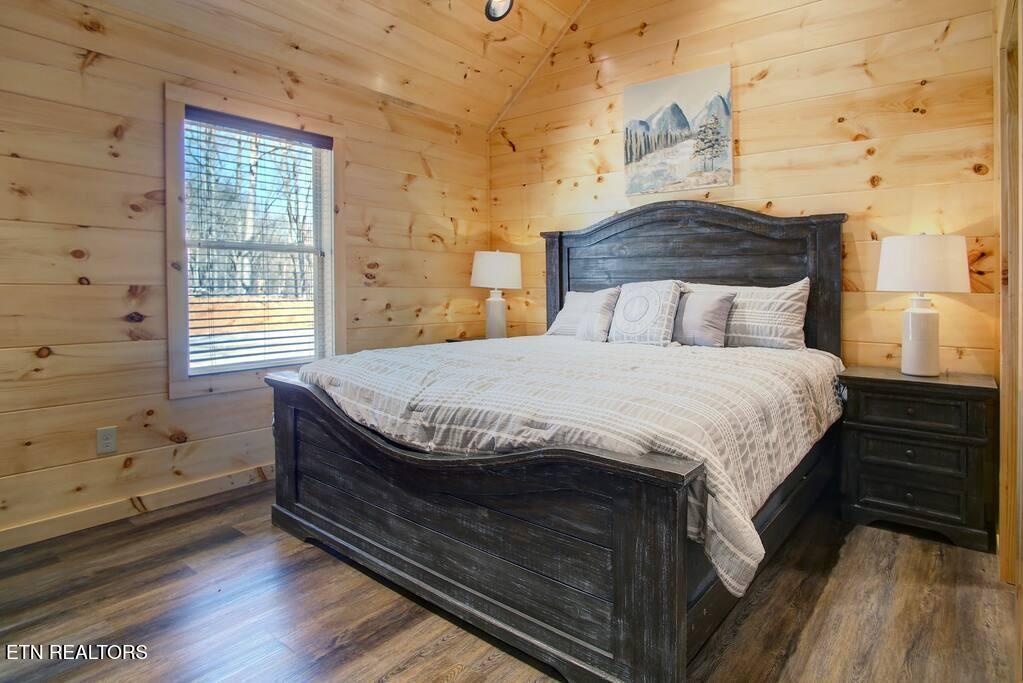 817 String Run Way Pigeon Forge TN 37863