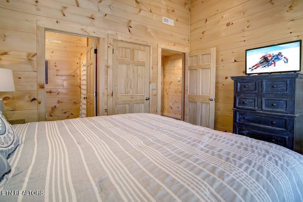 817 String Run Way Pigeon Forge TN 37863