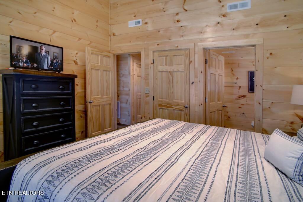 817 String Run Way Pigeon Forge TN 37863