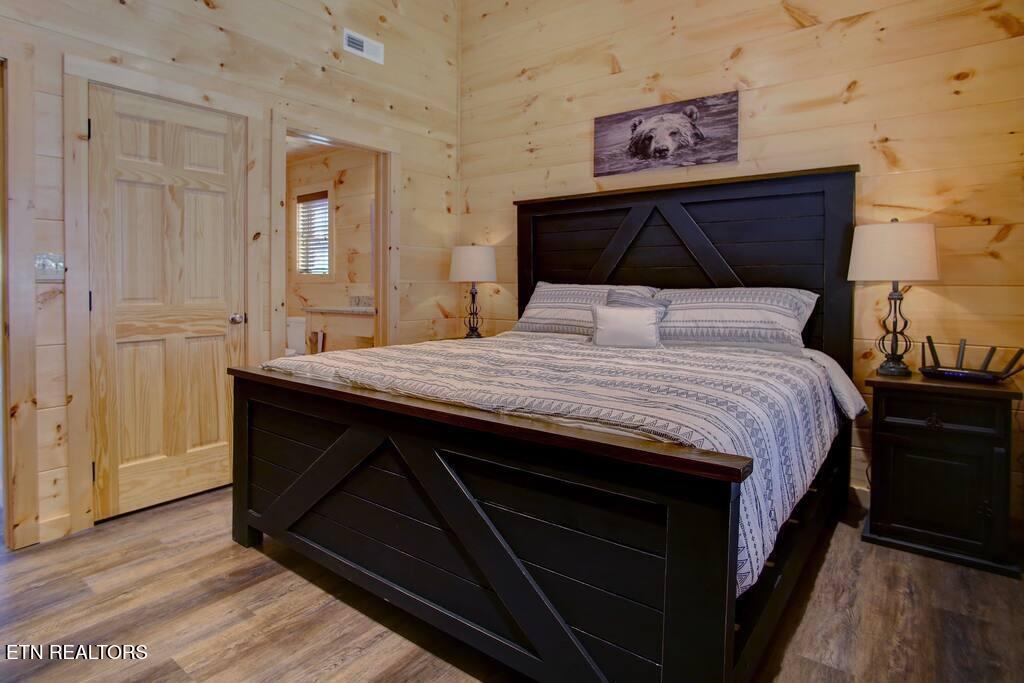 817 String Run Way Pigeon Forge TN 37863