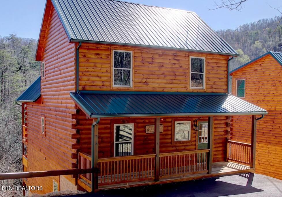 817 String Run Way Pigeon Forge TN 37863