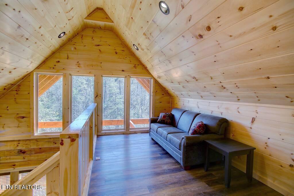 817 String Run Way Pigeon Forge TN 37863
