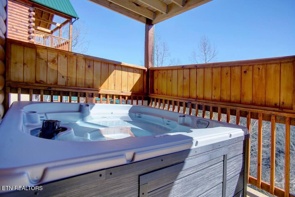 817 String Run Way Pigeon Forge TN 37863