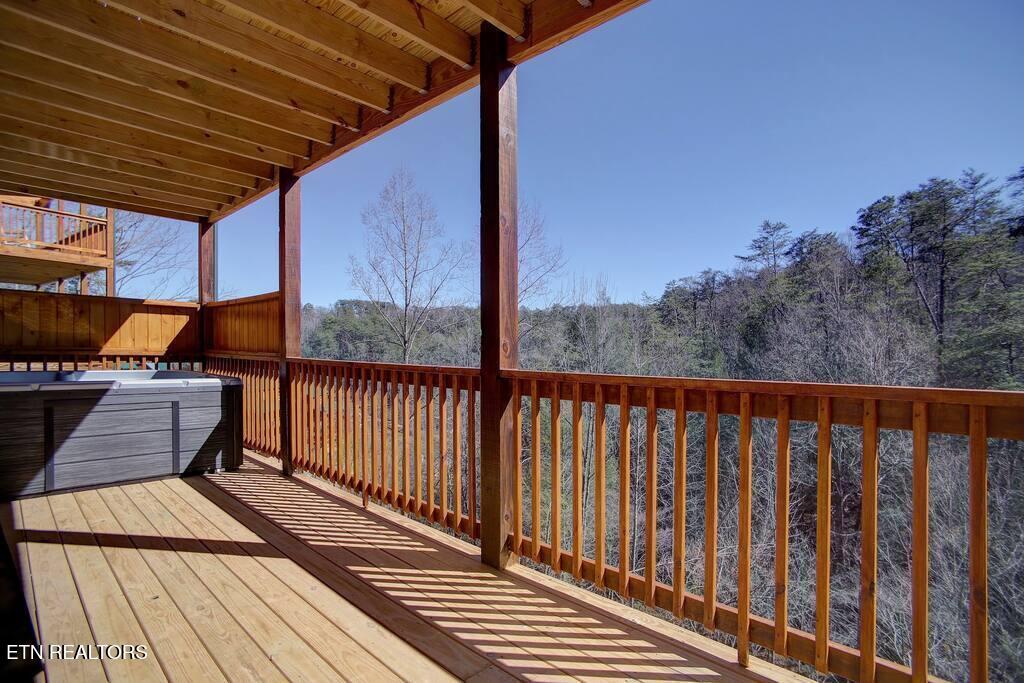 817 String Run Way Pigeon Forge TN 37863