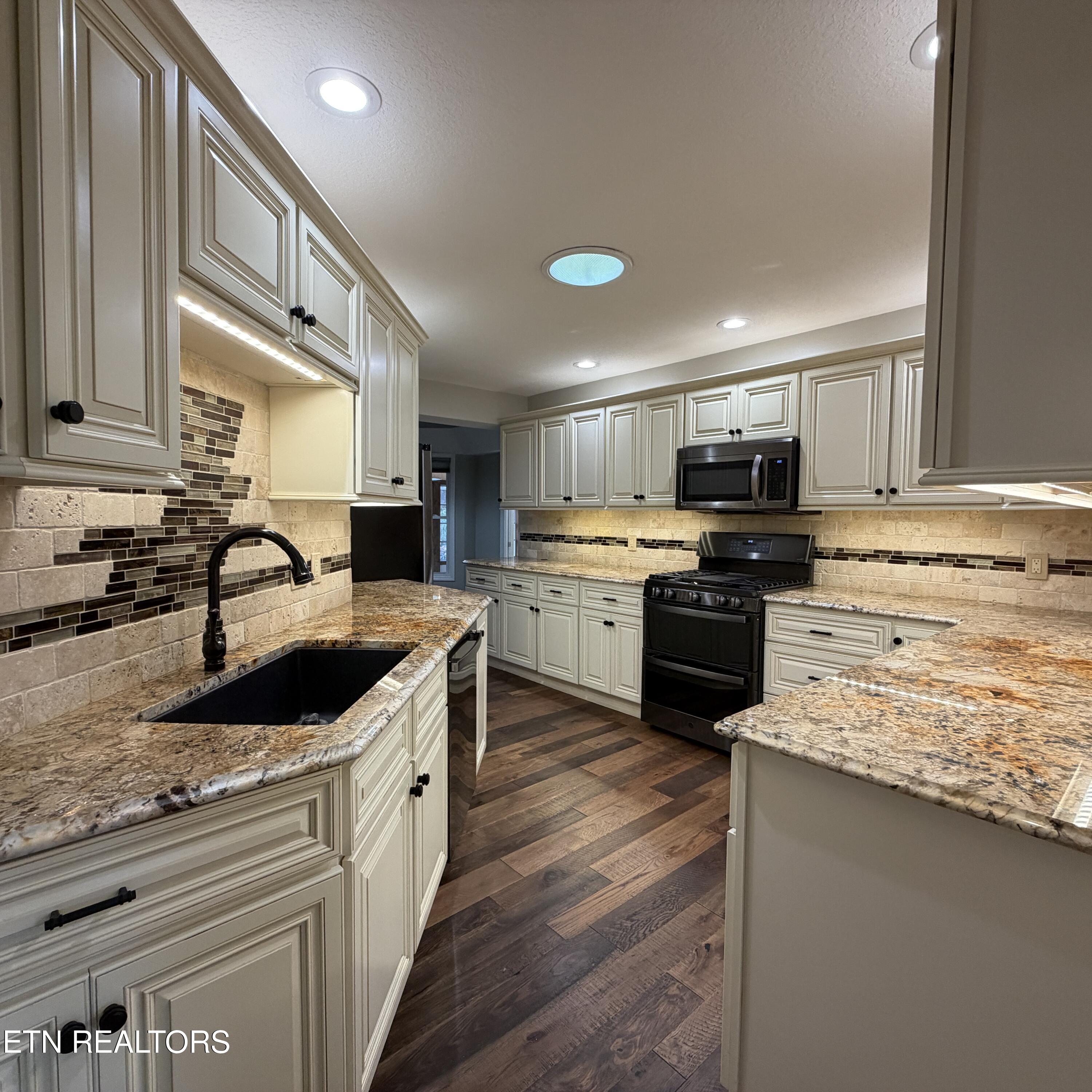 905 Columbine Lea Sevierville TN 37862