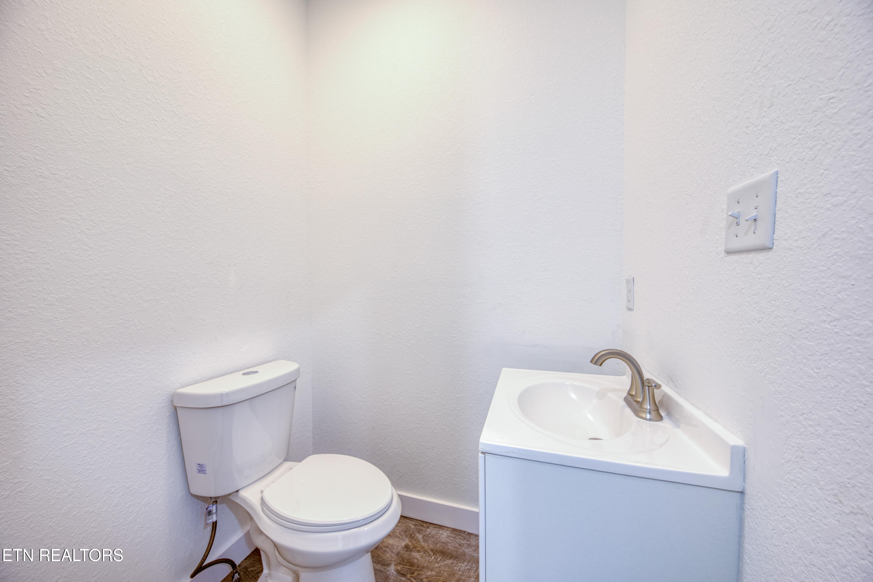 801 W 2nd Avenue Lenoir City TN 37771