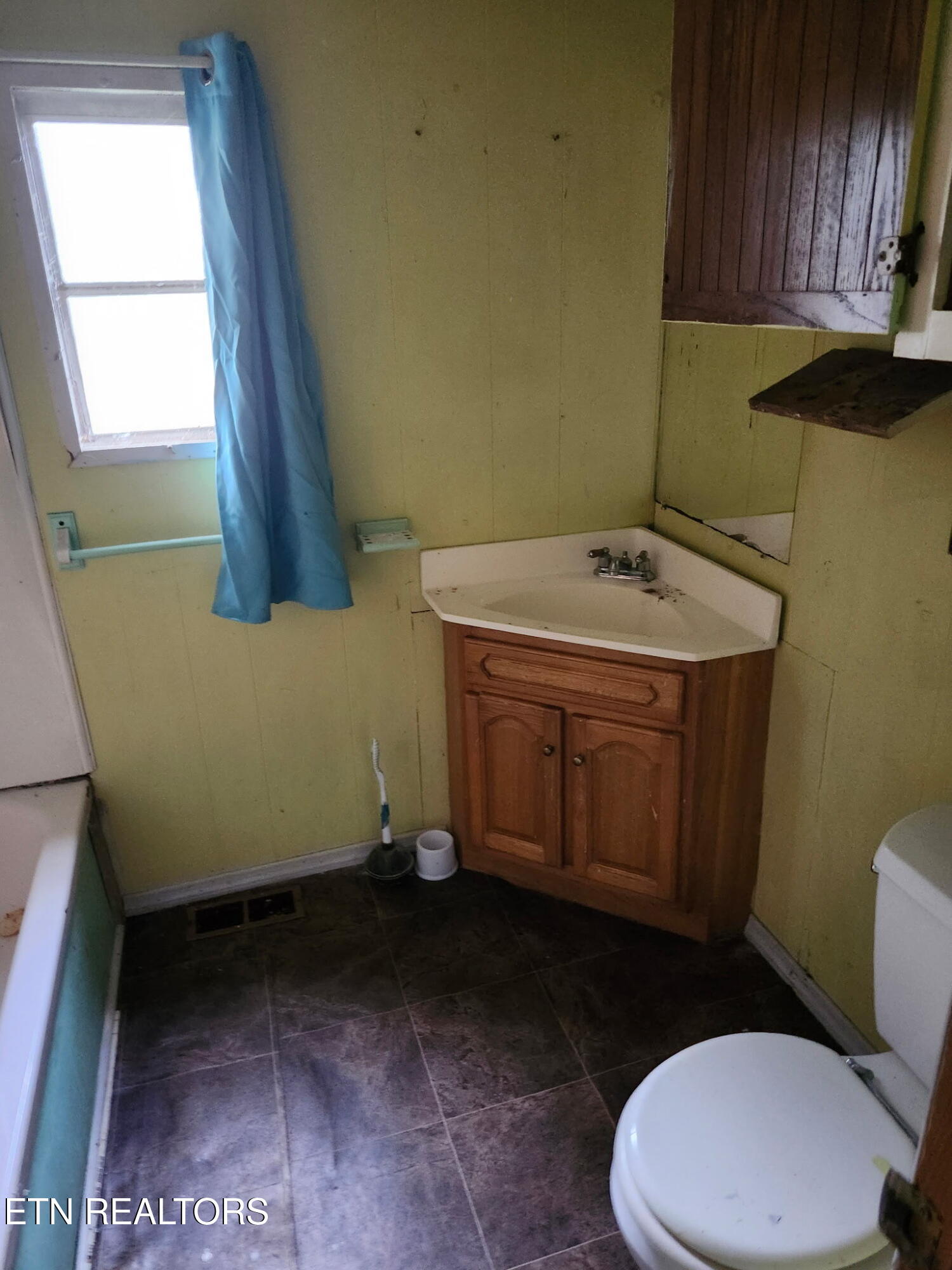 112 Queen Street Clinton TN 37716