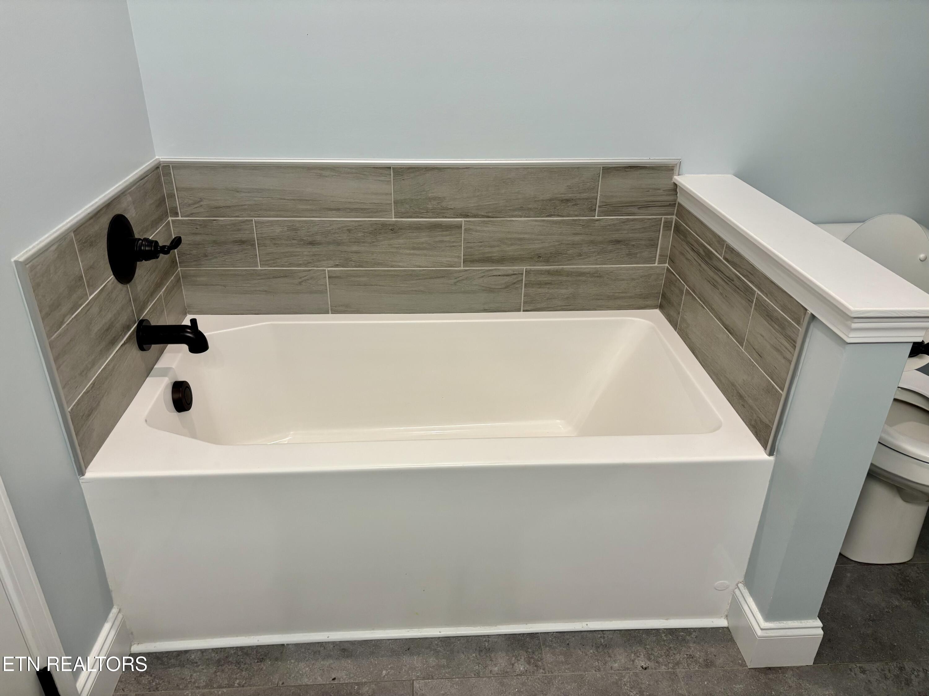 329 Branch Lane Clinton TN 37716