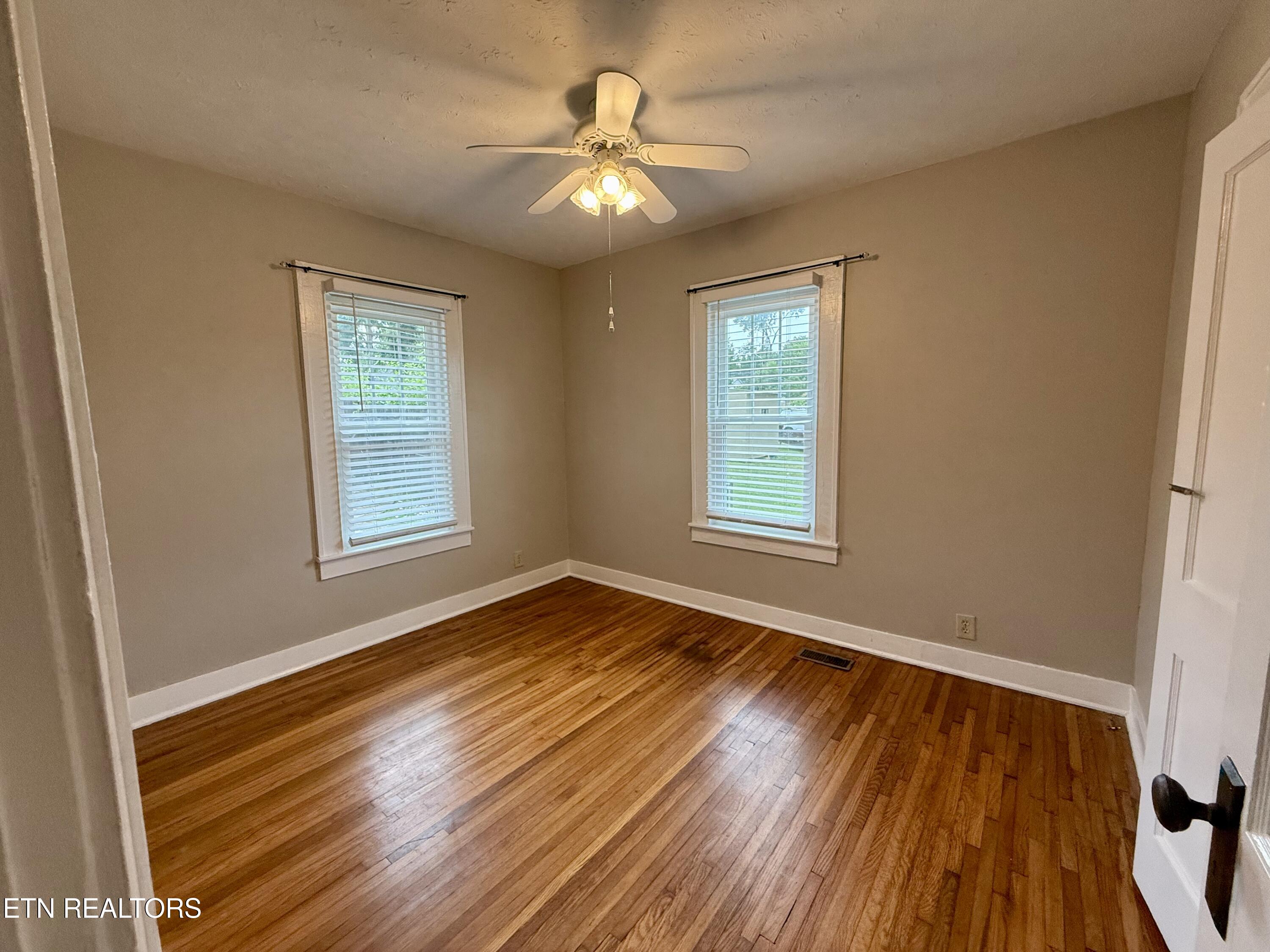 2327 Cedar Lane Knoxville TN 37918
