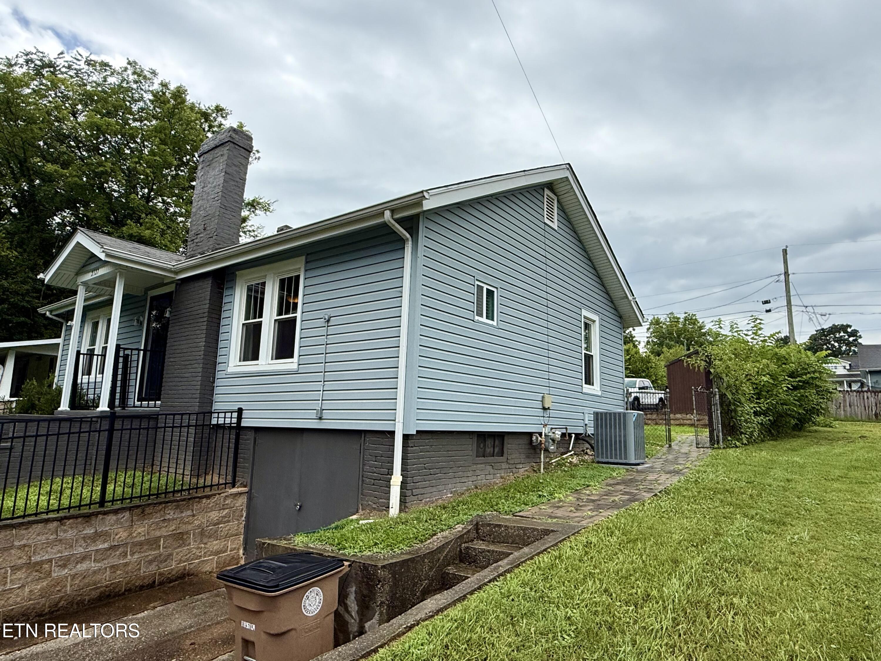 2327 Cedar Lane Knoxville TN 37918