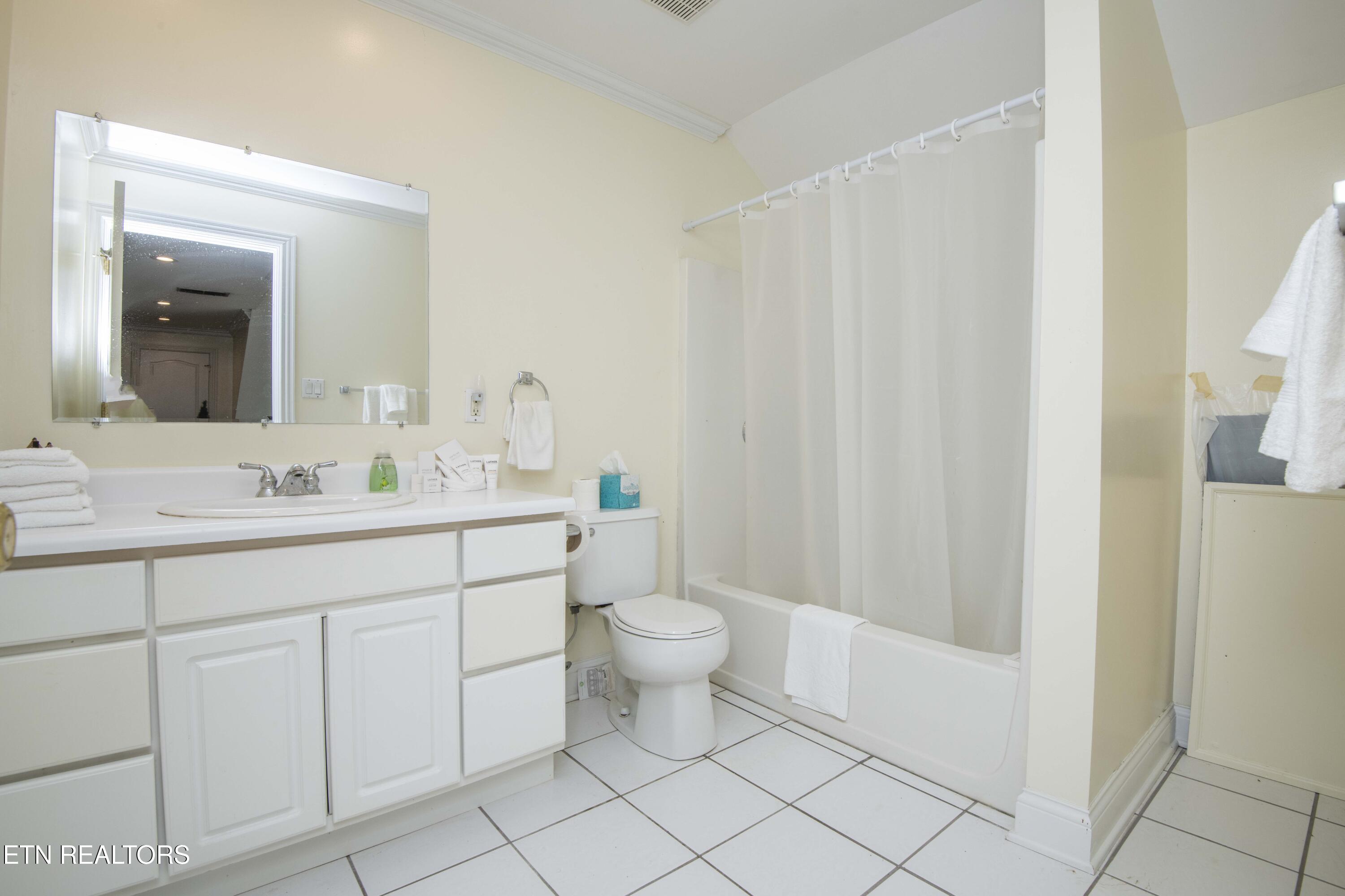 799 Twin Hills Lane Jacksboro TN 37757