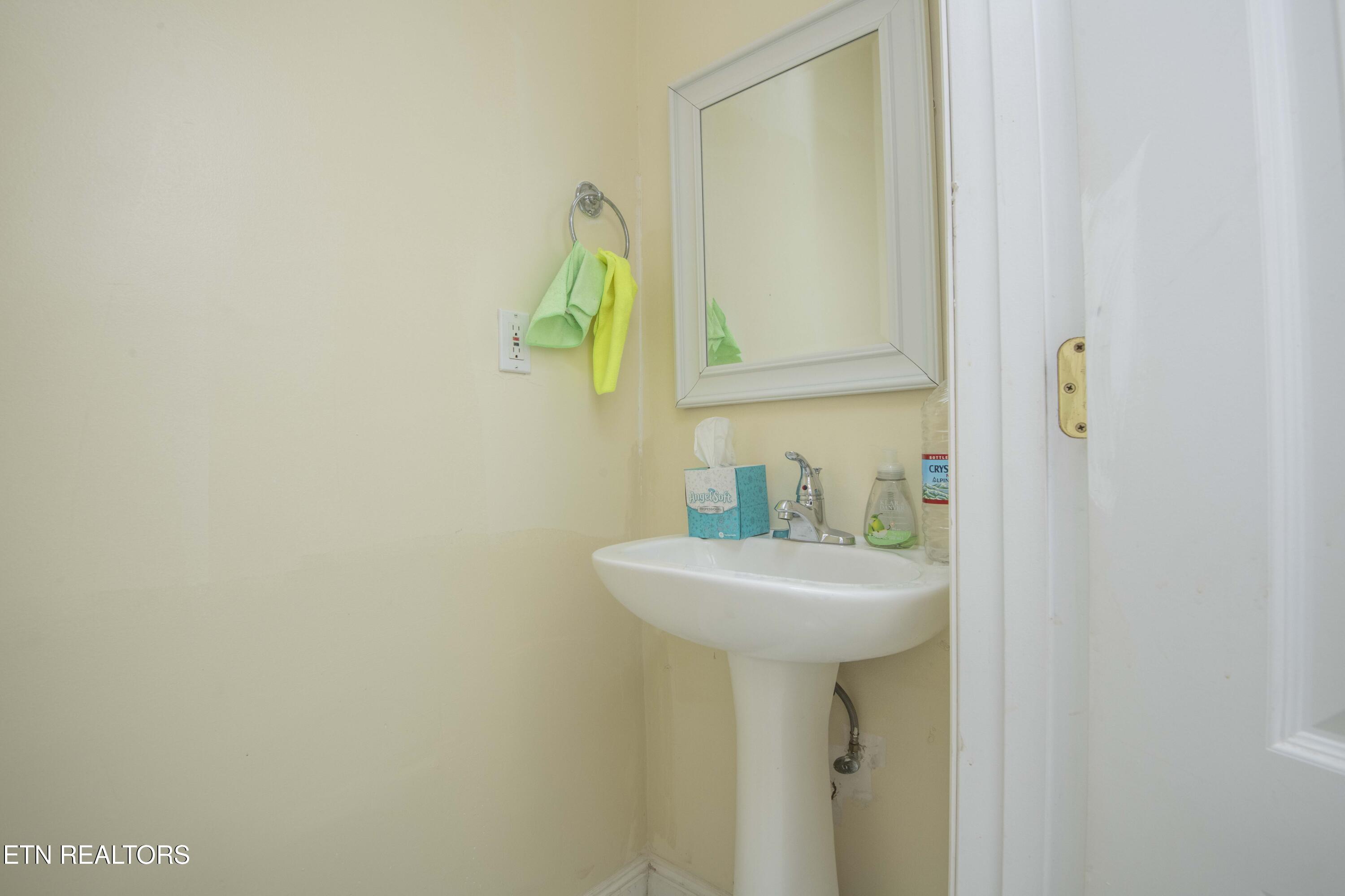 799 Twin Hills Lane Jacksboro TN 37757