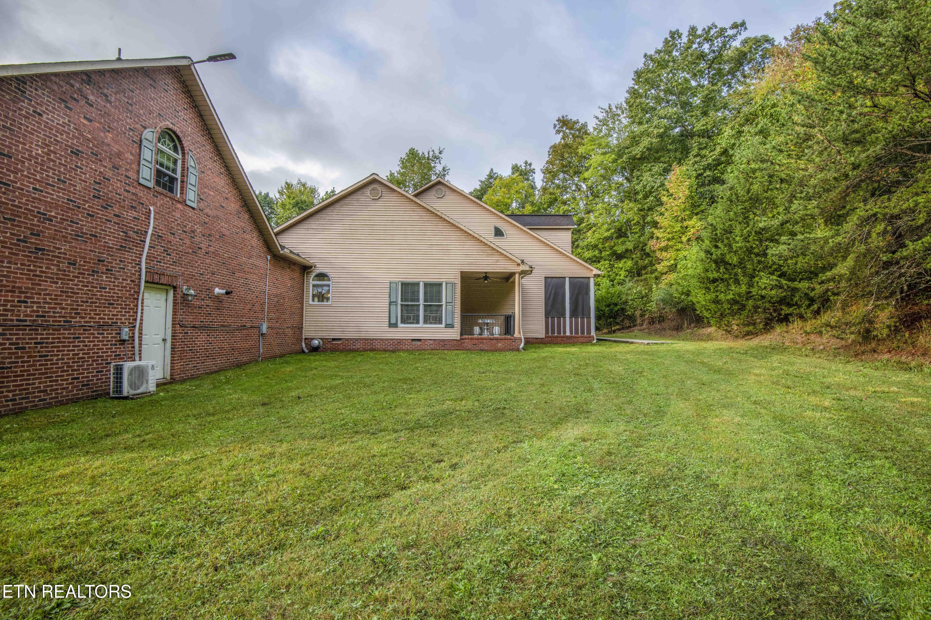 799 Twin Hills Lane Jacksboro TN 37757