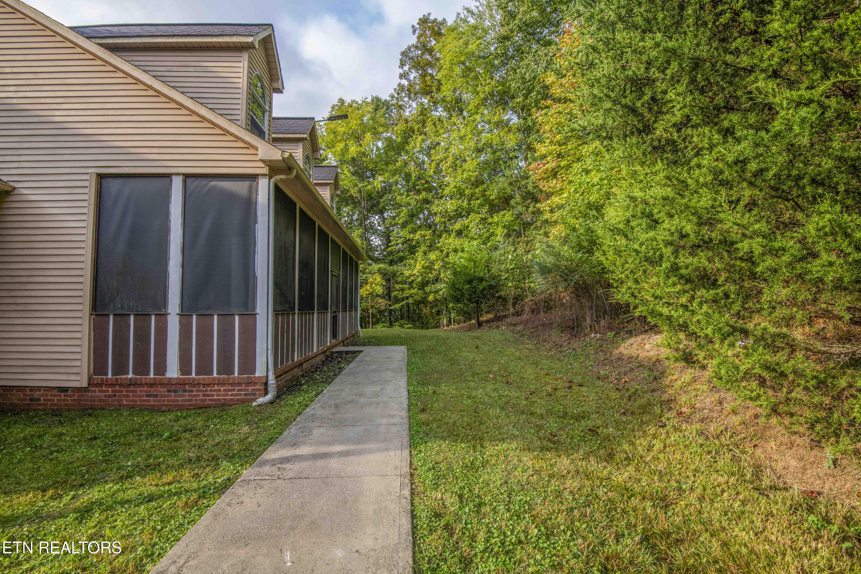 799 Twin Hills Lane Jacksboro TN 37757