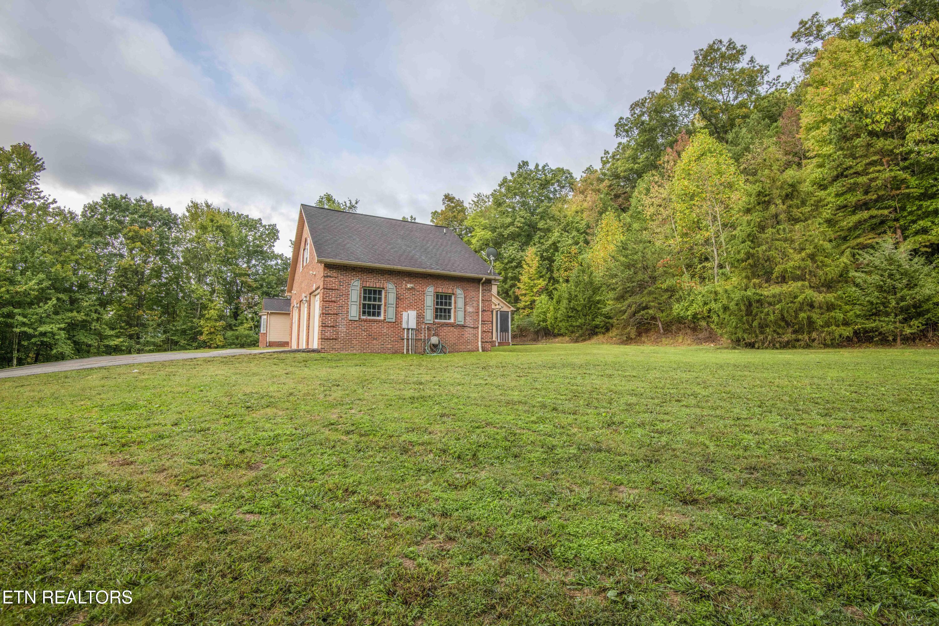 799 Twin Hills Lane Jacksboro TN 37757