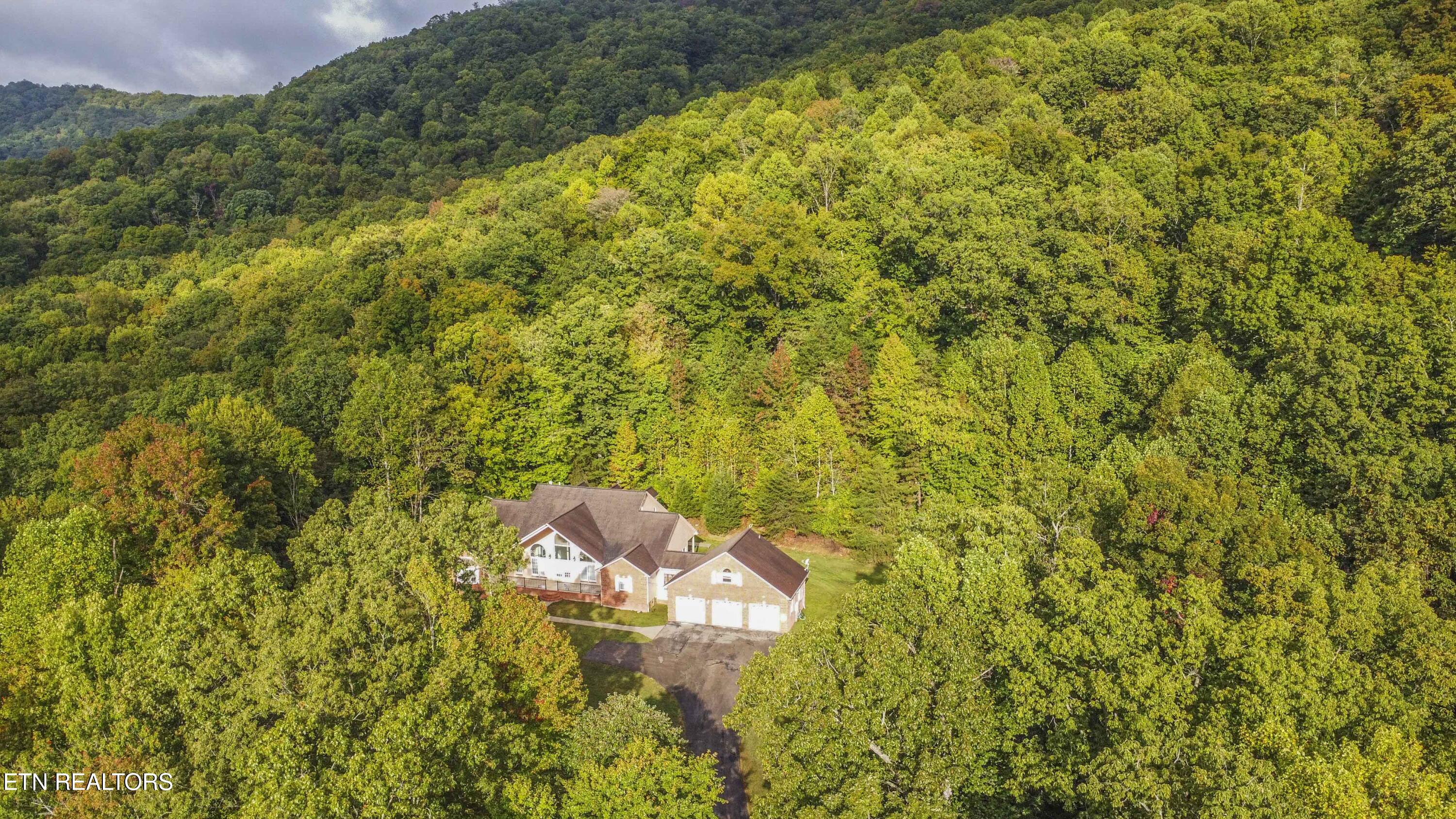 799 Twin Hills Lane Jacksboro TN 37757