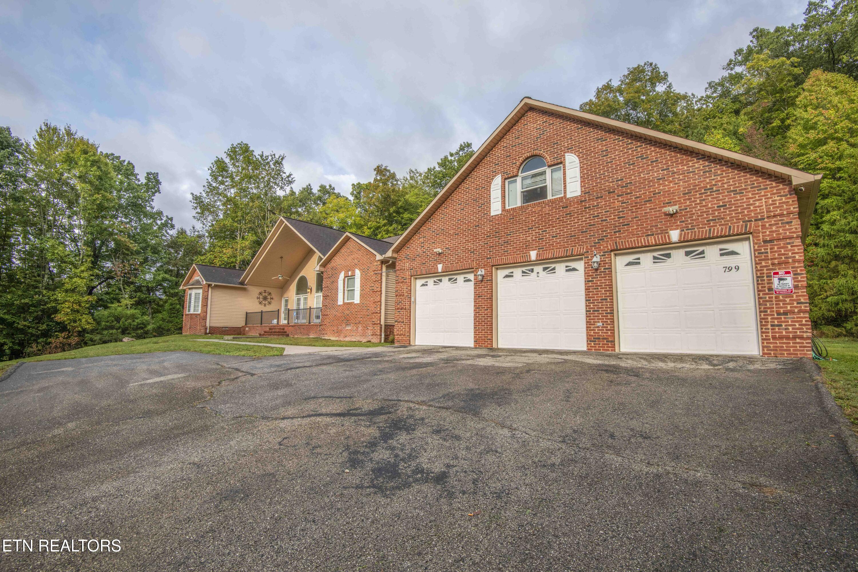 799 Twin Hills Lane Jacksboro TN 37757