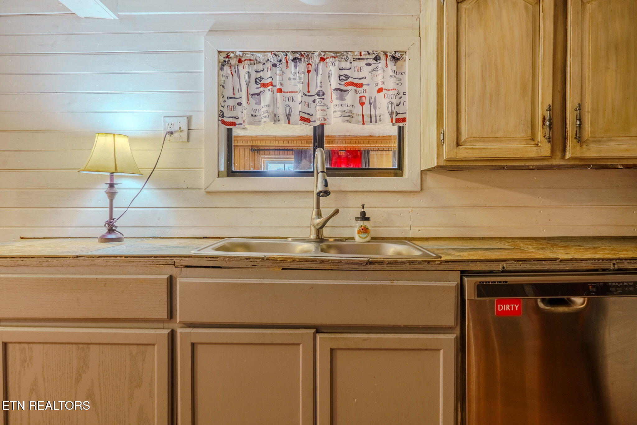 812 Marlow Circle Clinton TN 37716