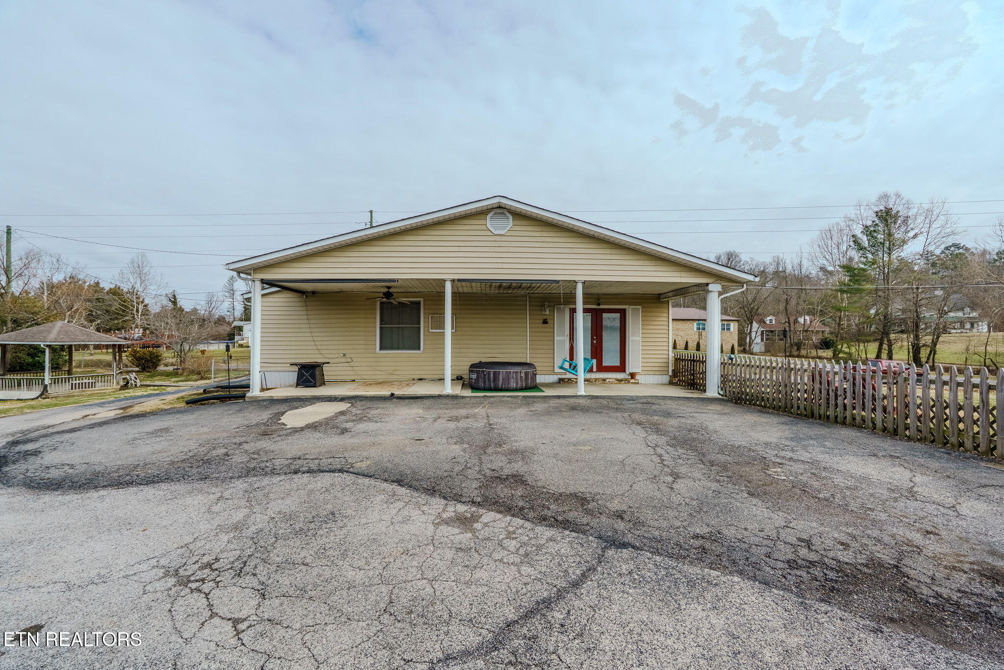 812 Marlow Circle Clinton TN 37716