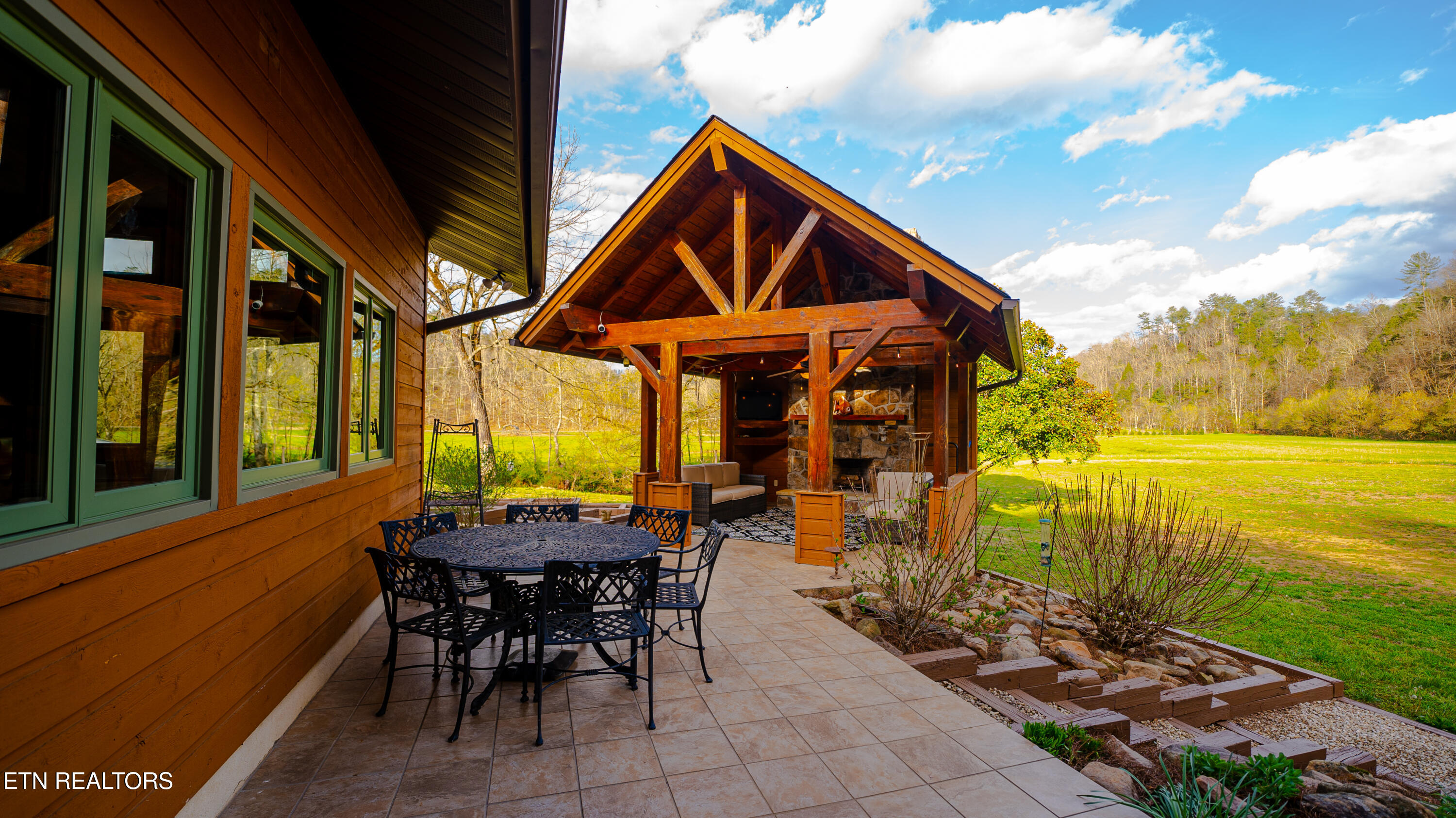 4242 Pearl Valley Road Sevierville TN 37876
