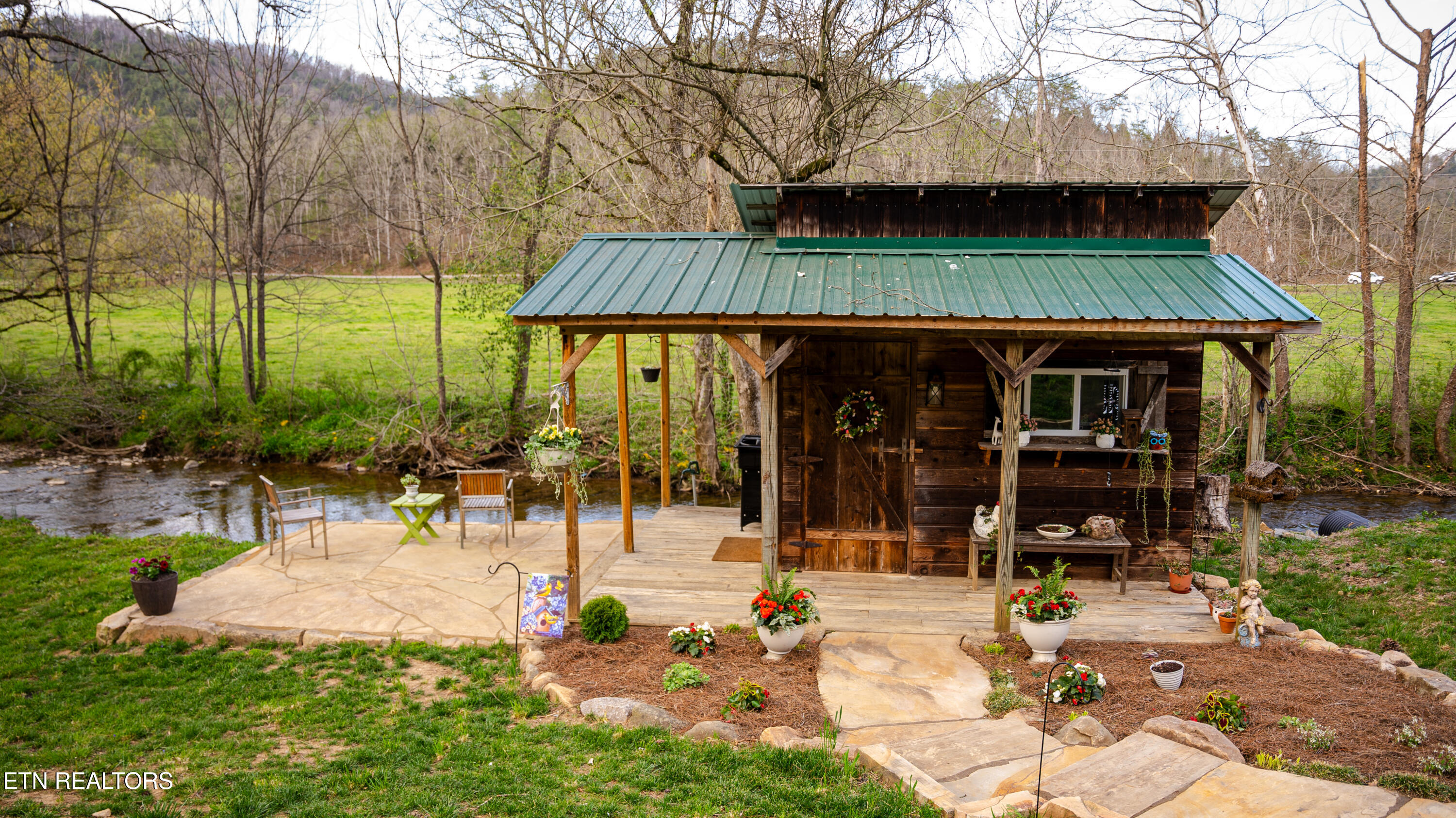 4242 Pearl Valley Road Sevierville TN 37876