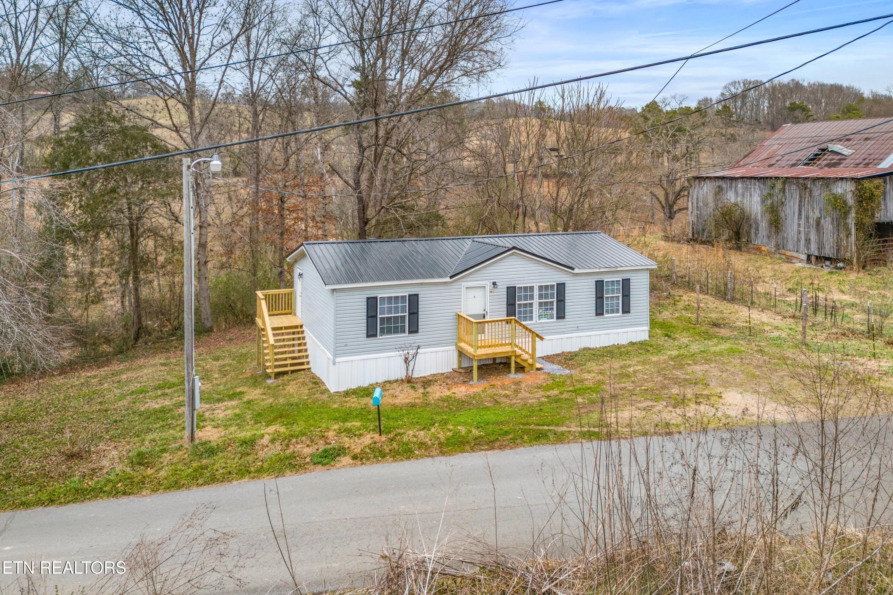 323 Oak Grove Lane Sharps Chapel TN 37866