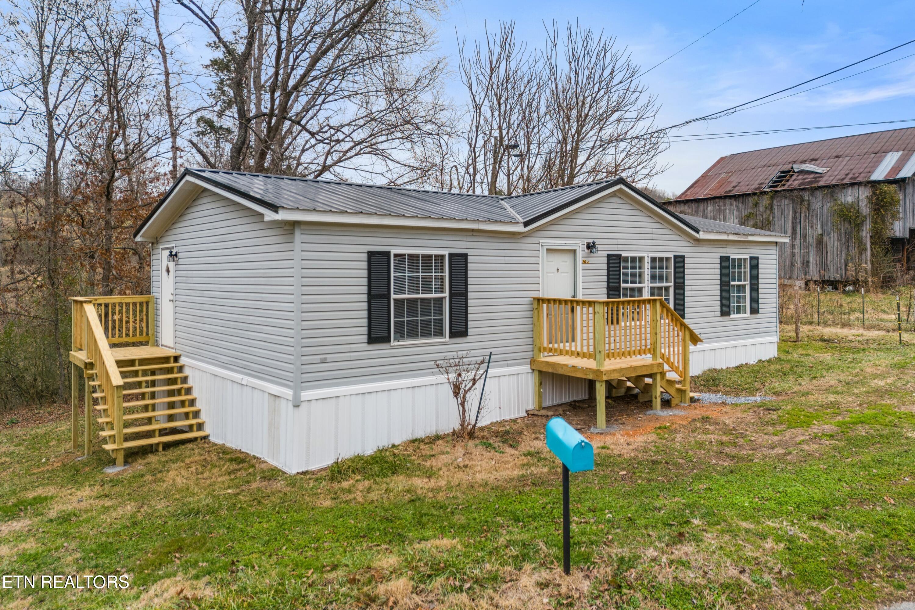 323 Oak Grove Lane Sharps Chapel TN 37866
