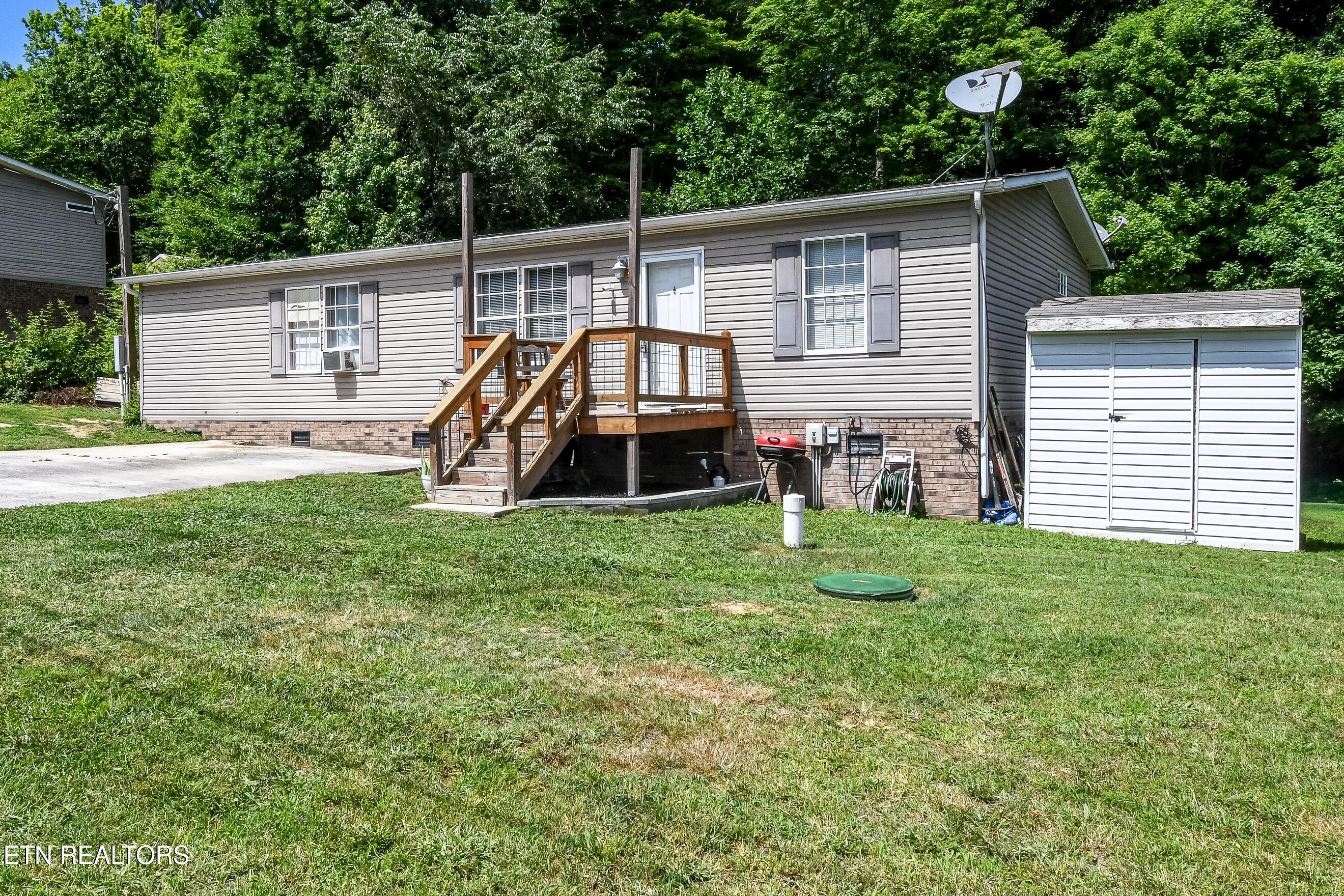 214 Loggers Lane Clinton TN 37716