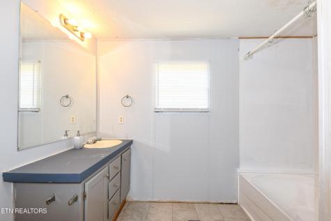 214 Loggers Lane Clinton TN 37716
