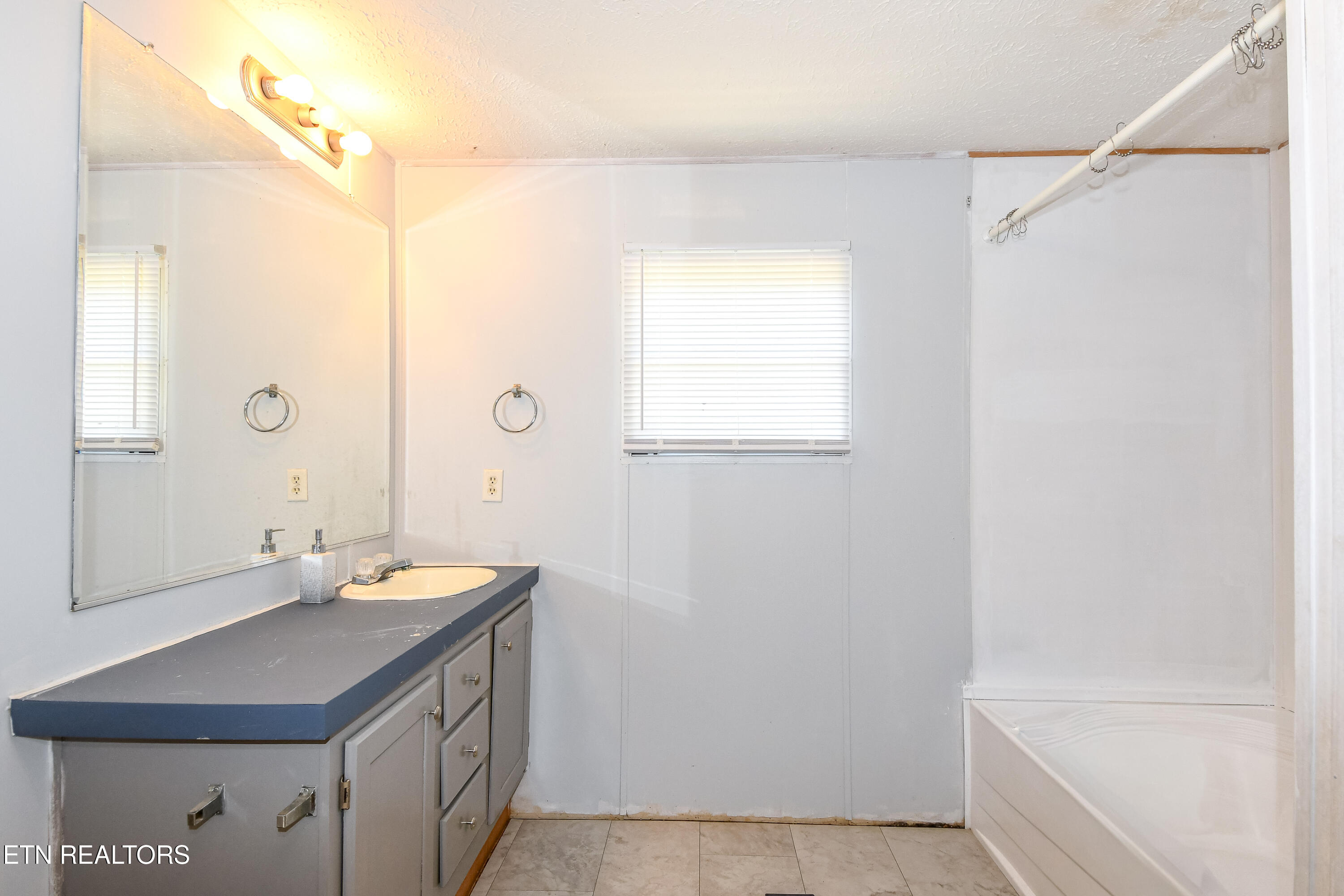 214 Loggers Lane Clinton TN 37716
