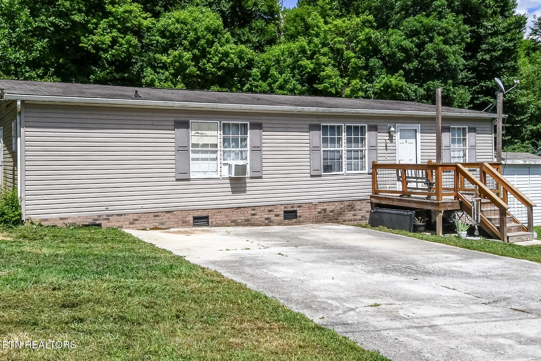 214 Loggers Lane Clinton TN 37716