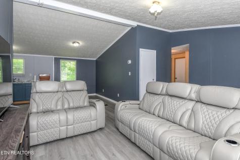 214 Loggers Lane Clinton TN 37716