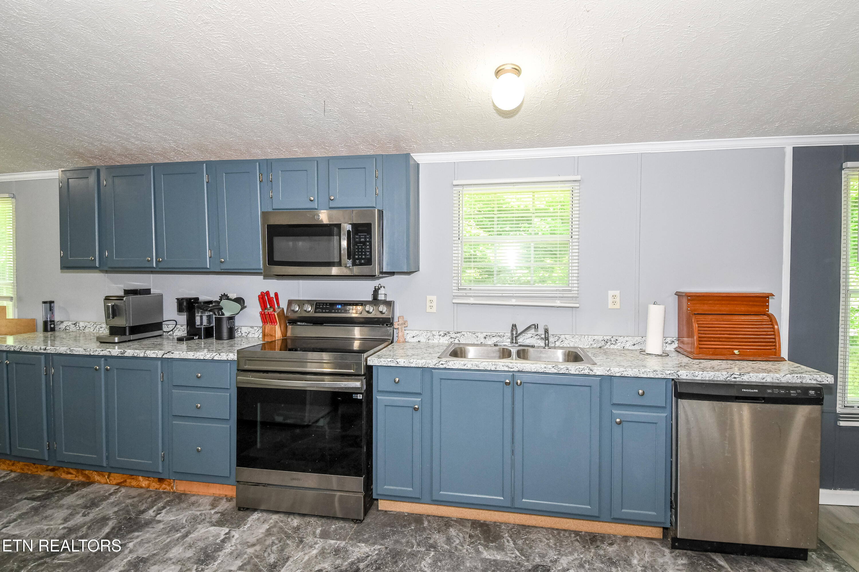 214 Loggers Lane Clinton TN 37716