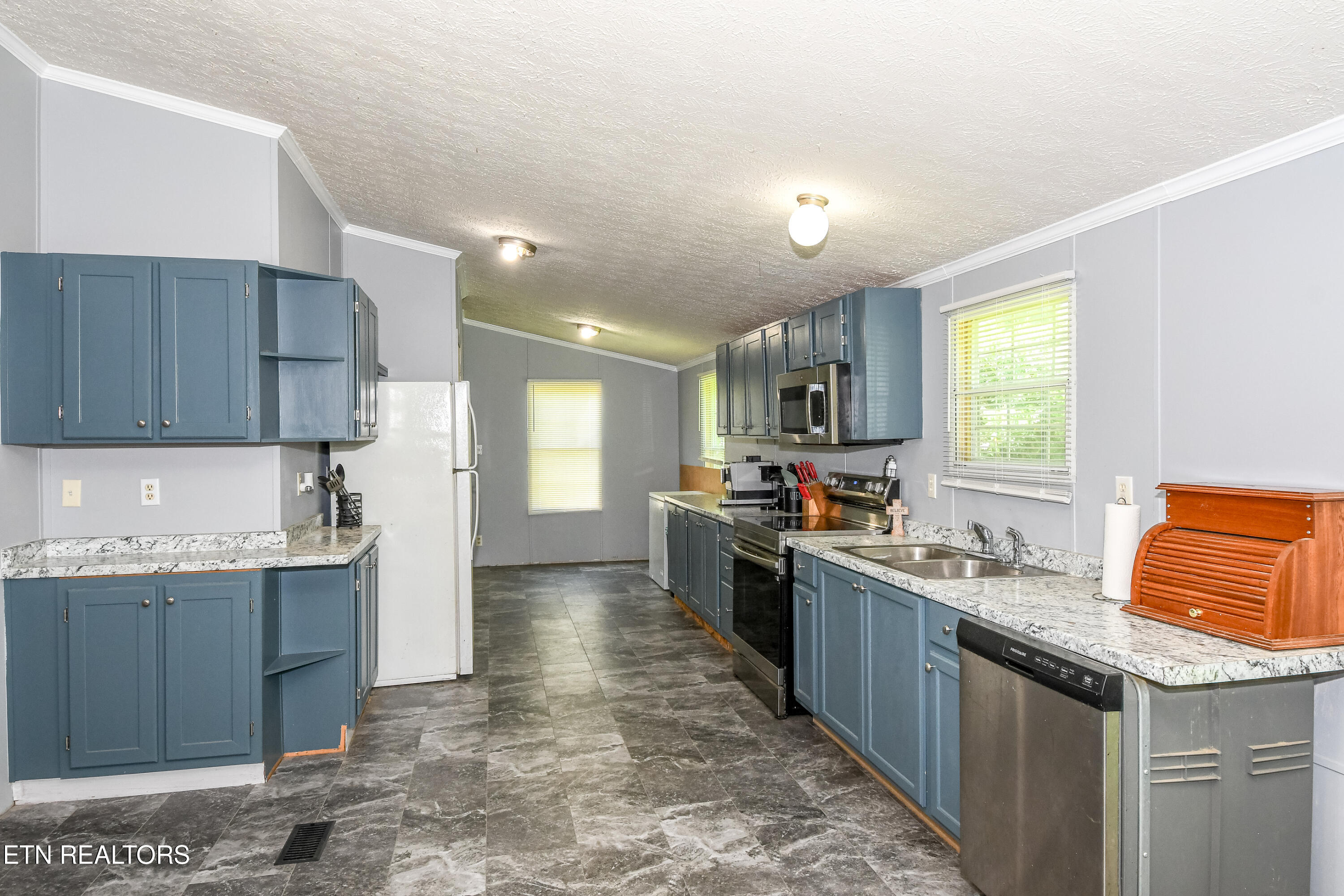 214 Loggers Lane Clinton TN 37716