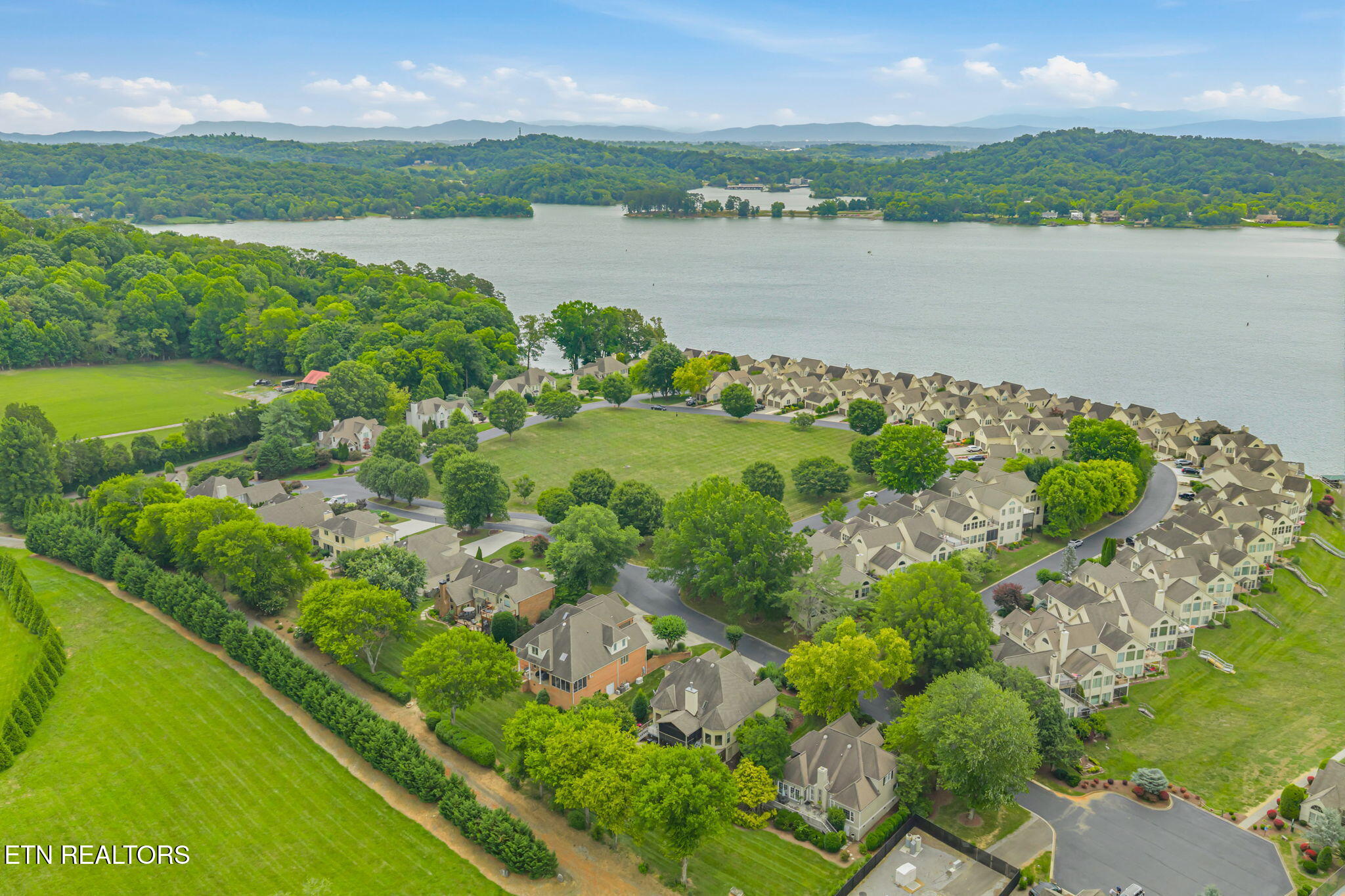 9627 Mariners Point Knoxville TN 37922