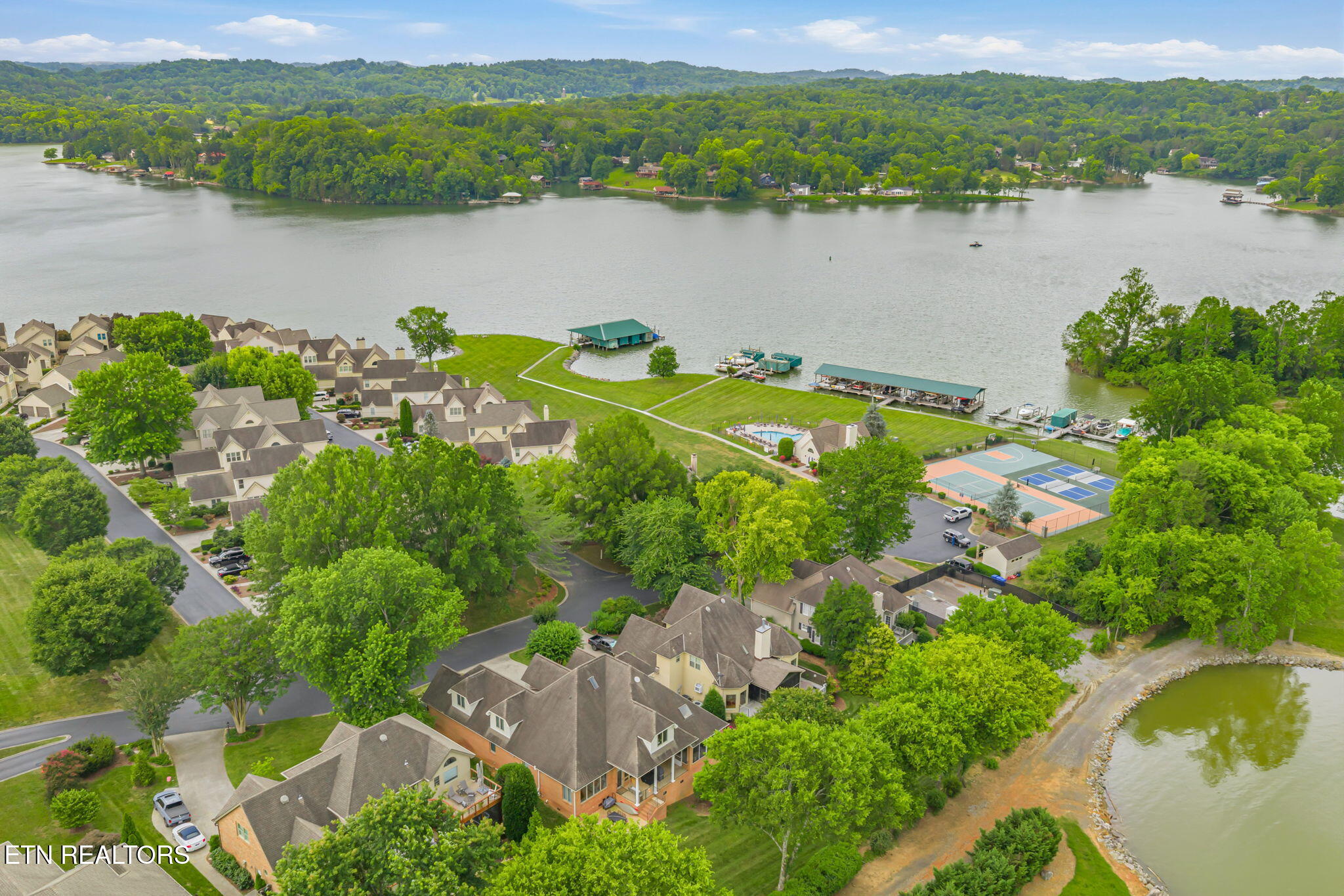 9627 Mariners Point Knoxville TN 37922