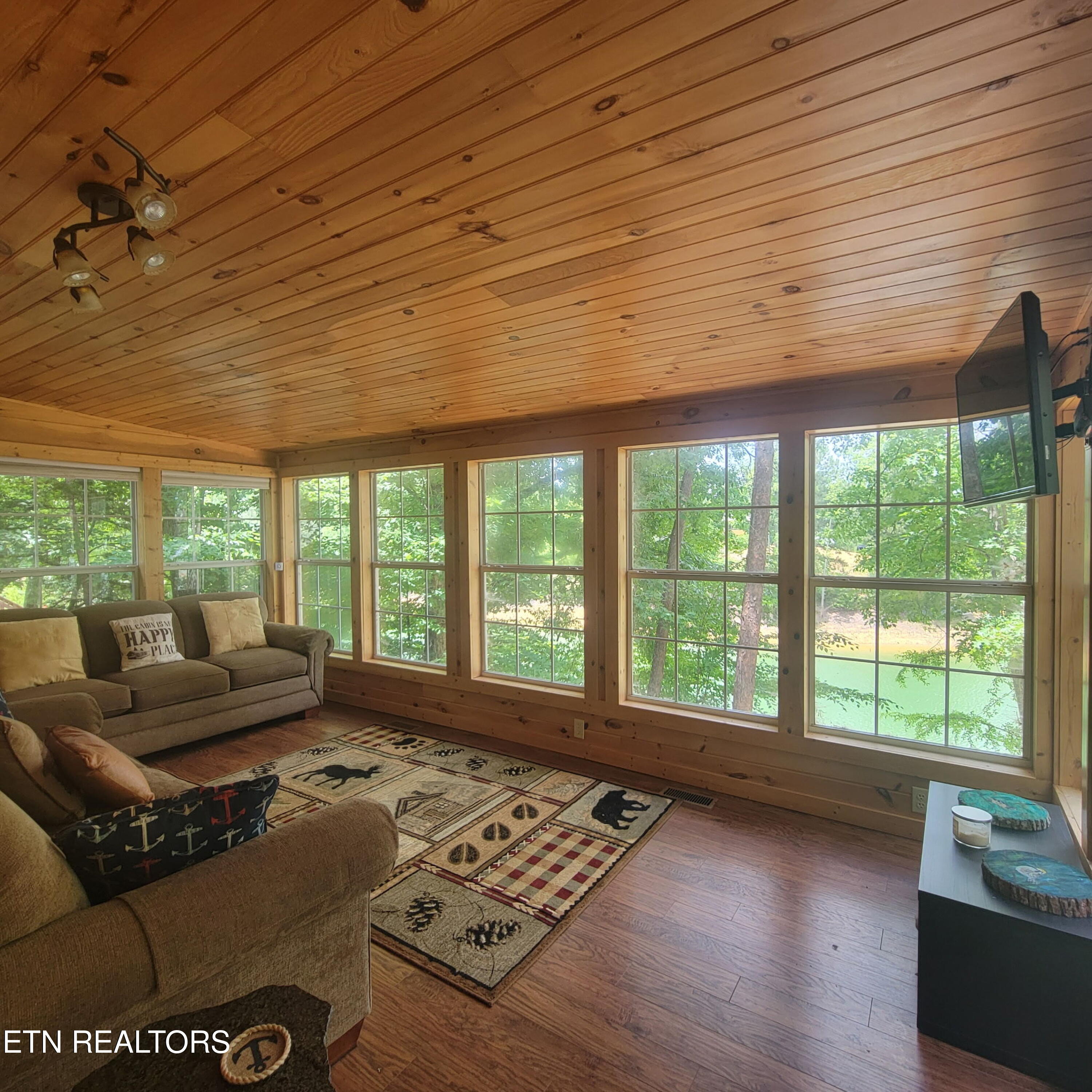 1633 Tucson Trail Dandridge TN 37725